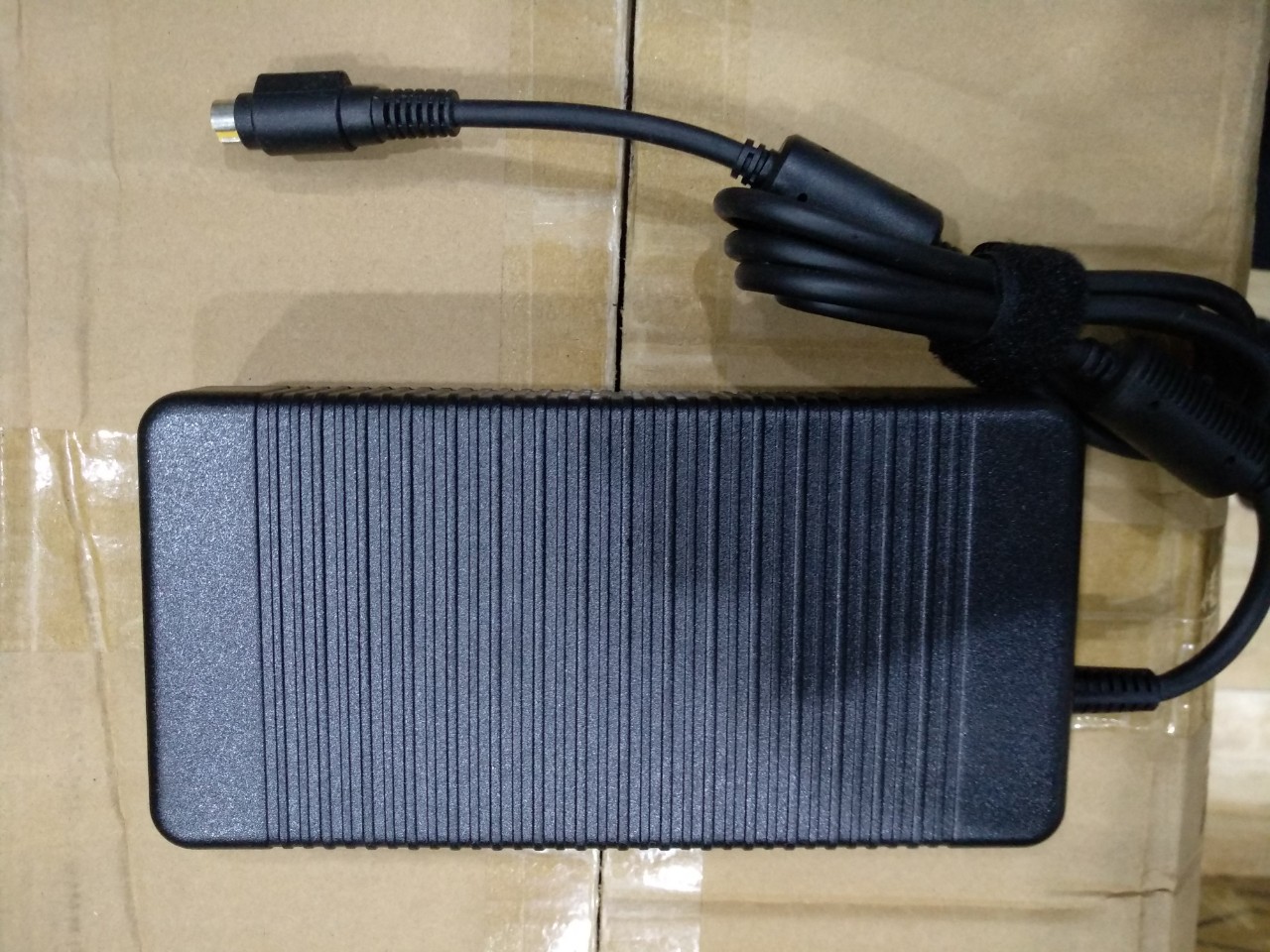 Sạc dành cho Laptop MSI GT80S GT80S-6QF GT80S-6QE GT80S-6QD 330W  hàng nhập khẩu