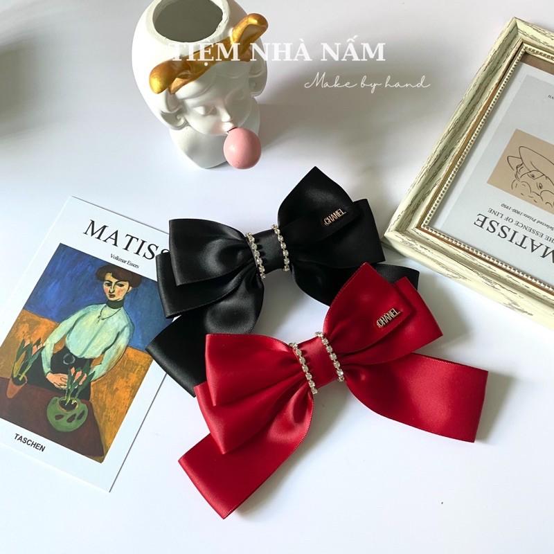 KẸP TÓC NƠ 3 TẦNG VIỀN ĐÁ KÈM TAG CHỮ TIỂU THƯ CAO CẤP - h