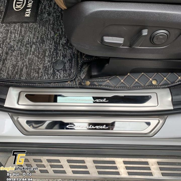 Bộ Ốp bậc cửa, Nẹp bước chân Kia Carnival – Mẫu INOX