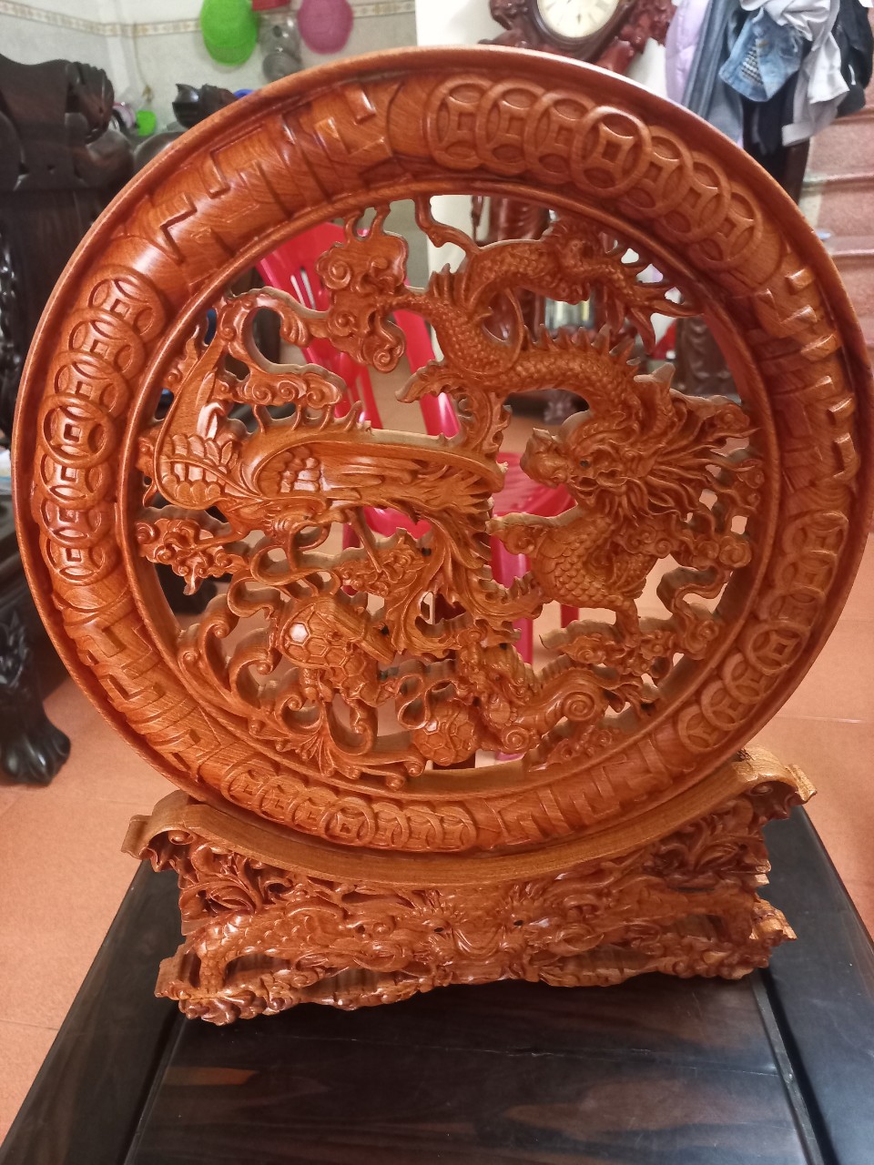 Đĩa trang trí phong thủy trạm khắc tứ linh bằng gỗ hương đá mặt rộng 40×4cm