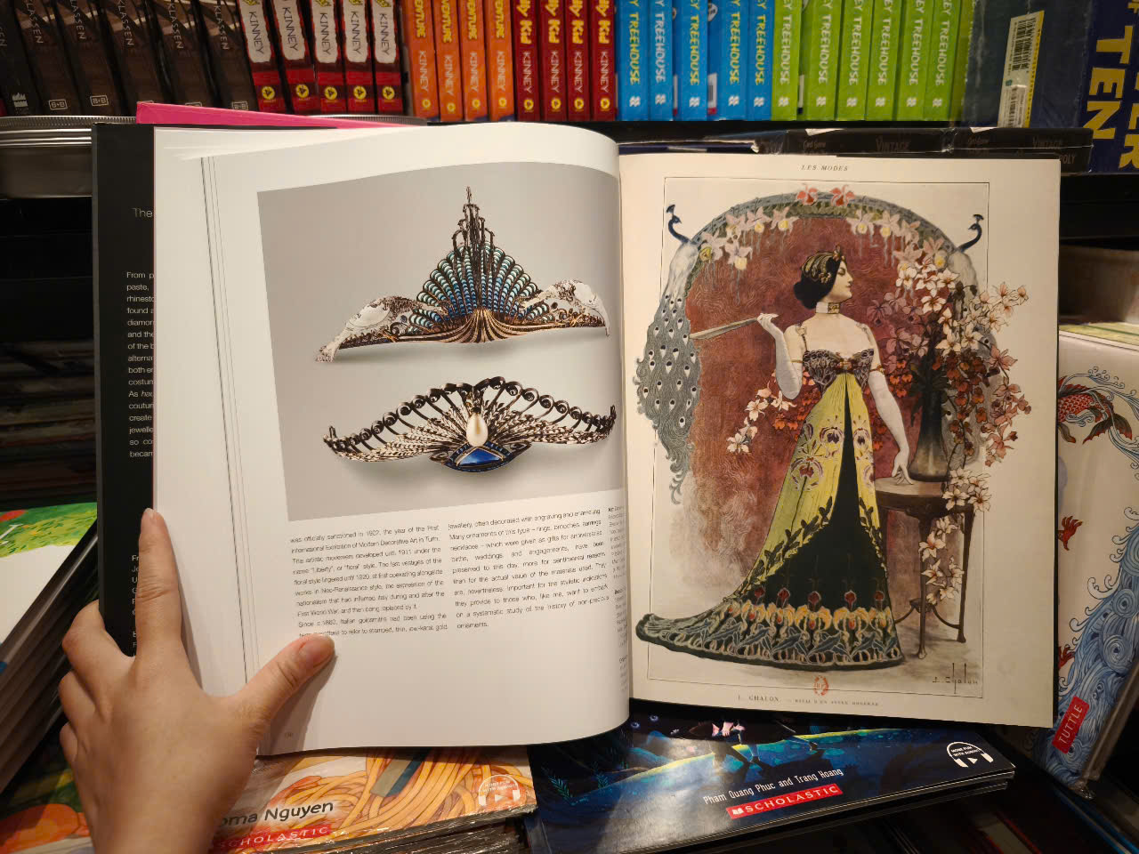 Sách - Adorning Fashion: The History of Costume Jewellery to Modern Times by Deanna Farneti Cera