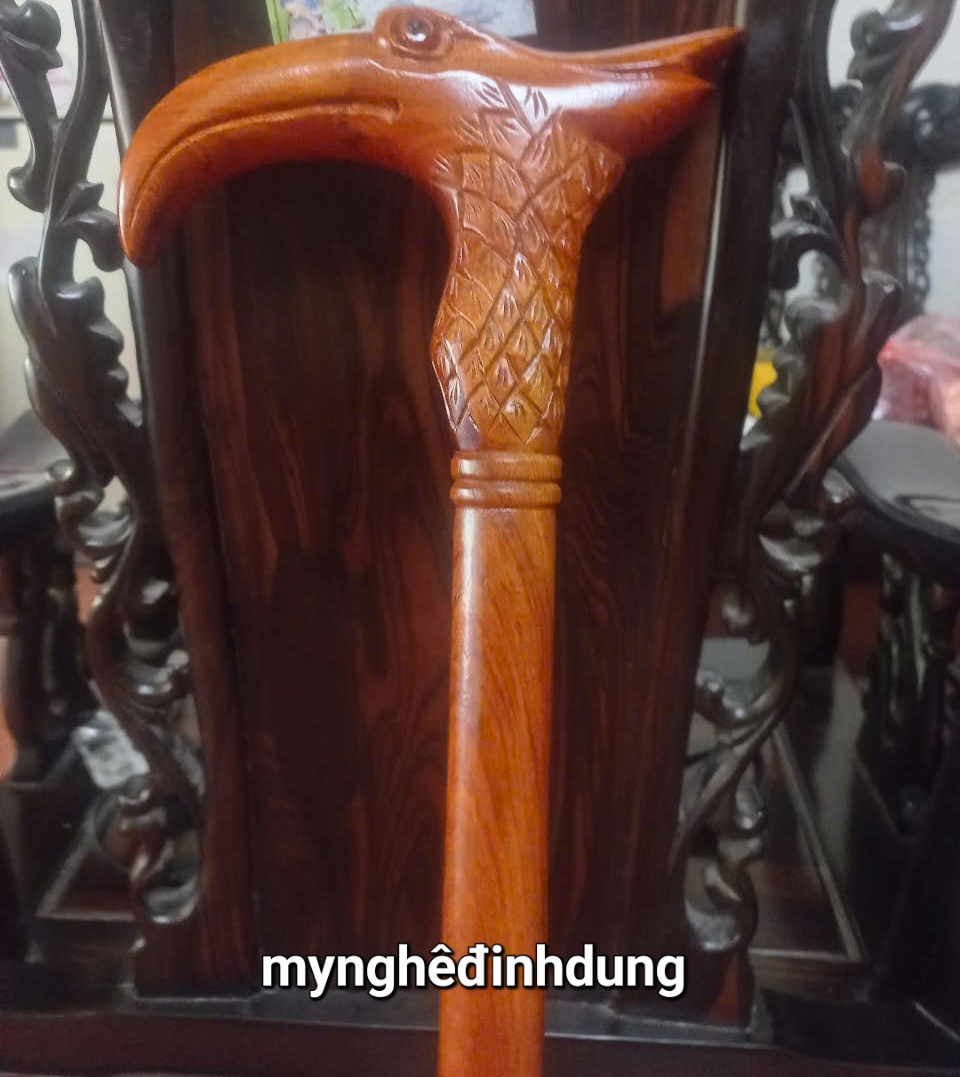 Gậy batong chống trơn trượt dành cho người già bằng gỗ hương đá dài 90x3cm