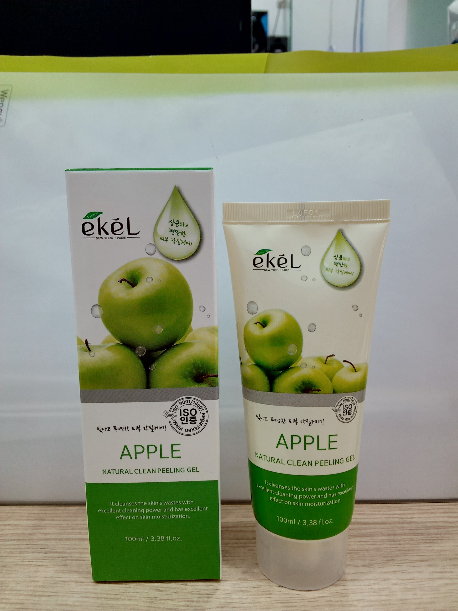 Gel Tẩy Tế bào Chết Quả Táo - Ekel Natural Clean Peeling Gel Apple 100ml (Tặng 2 nạ Jant Blanc)