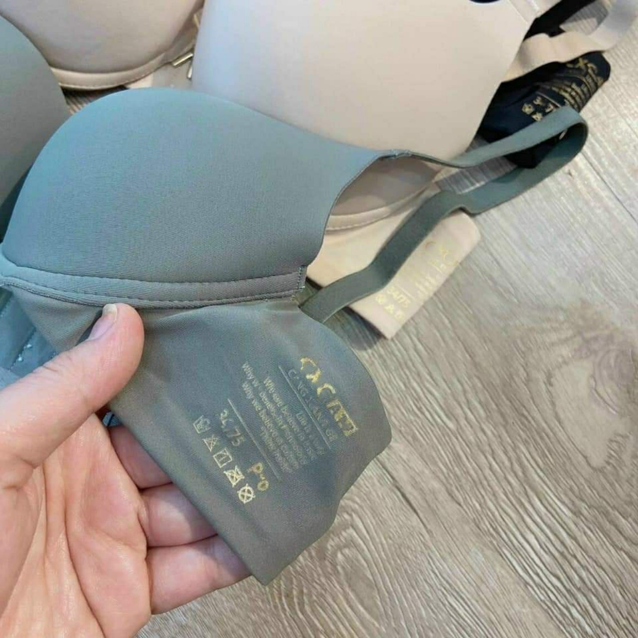 Áo Lót Đúc Nâng Ngực Có Gọng