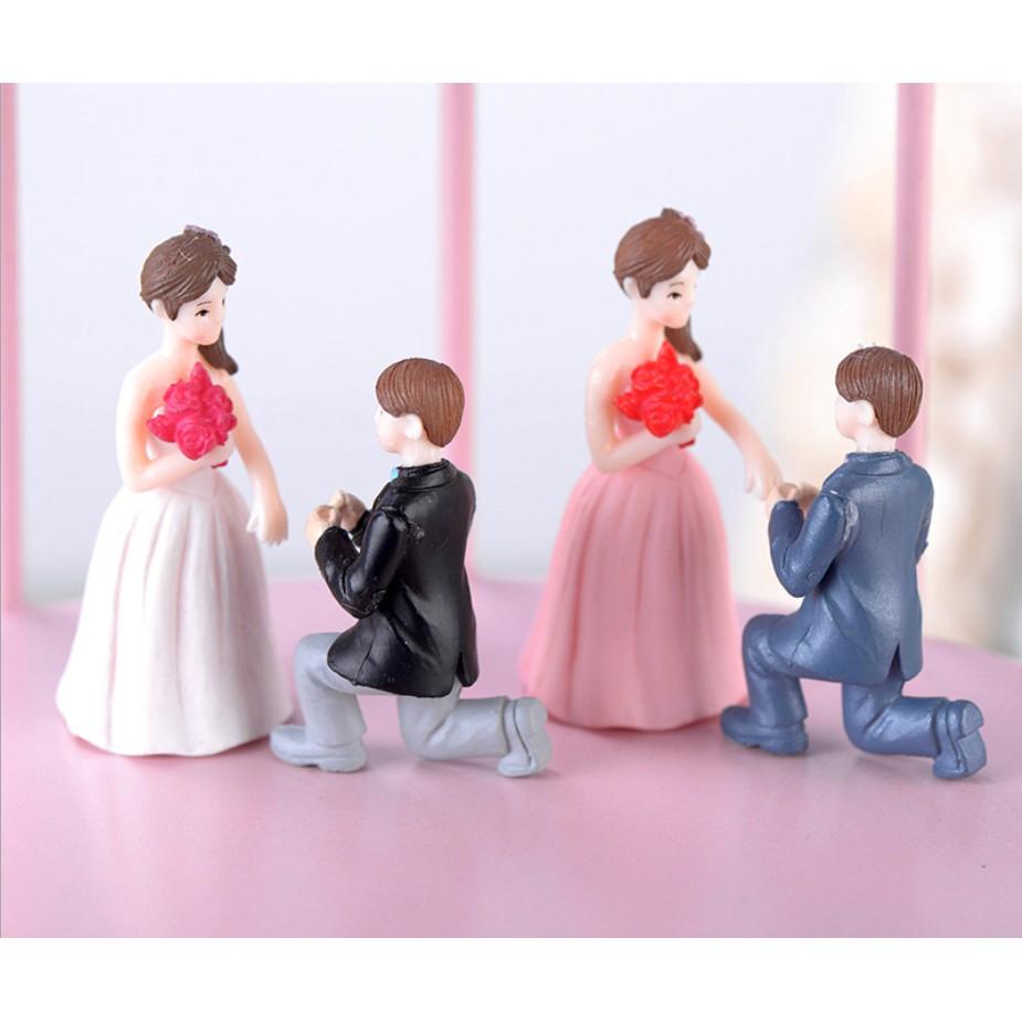 Mô hình đôi nam nữ trong lễ cầu hôn cho các bạn DIY làm trang trí tiểu cảnh, bánh cưới, tiệc đính hôn