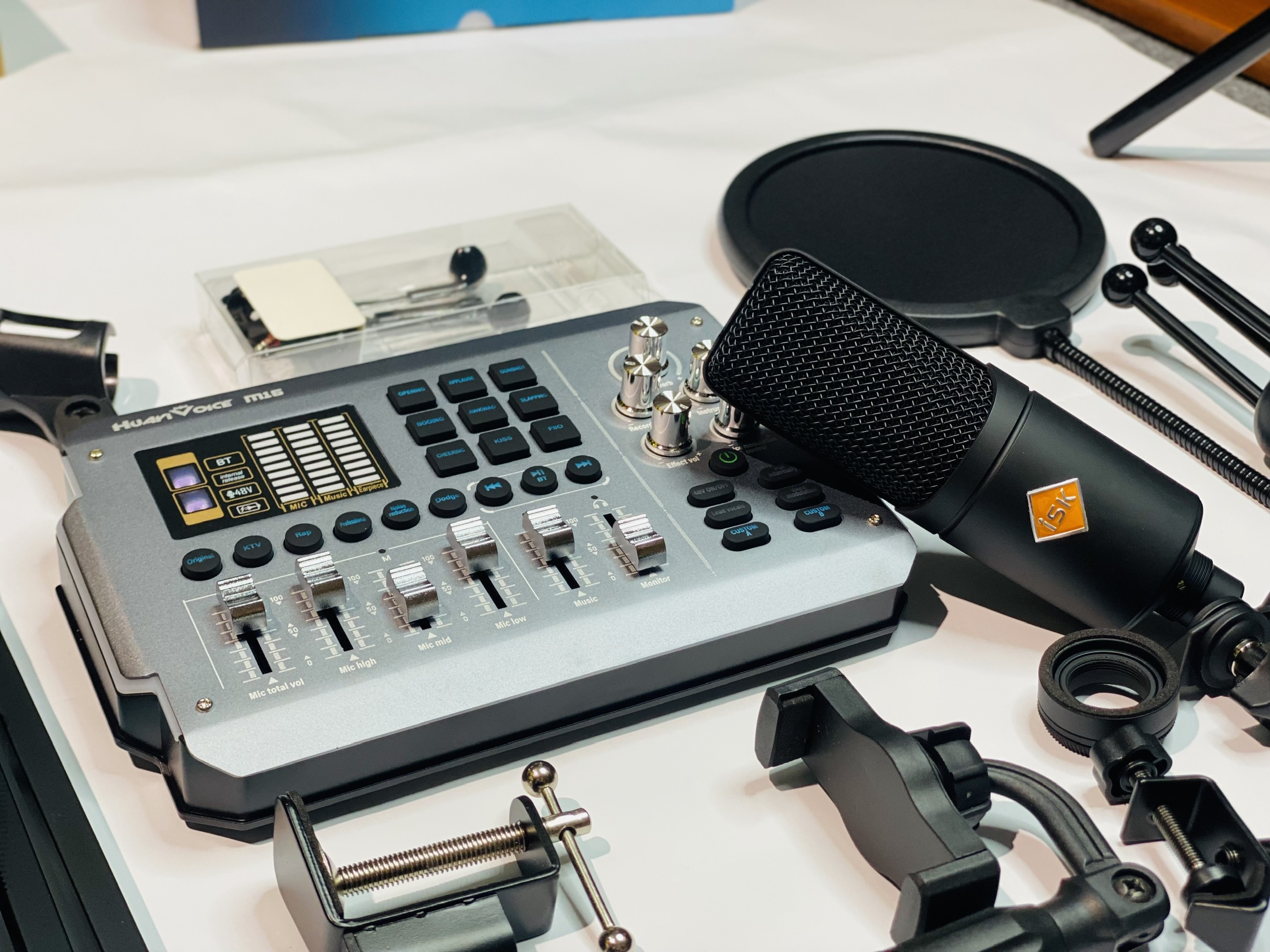 [ Combo Tiết Kiệm ] Thu Âm Livestream Karaoke Sound Card M16 Và Micro ISK AT200 Chuẩn Phòng Thu Giá Rẻ Rất Dễ Dùng Và Tiện Lợi, Hàng Chính Hãng