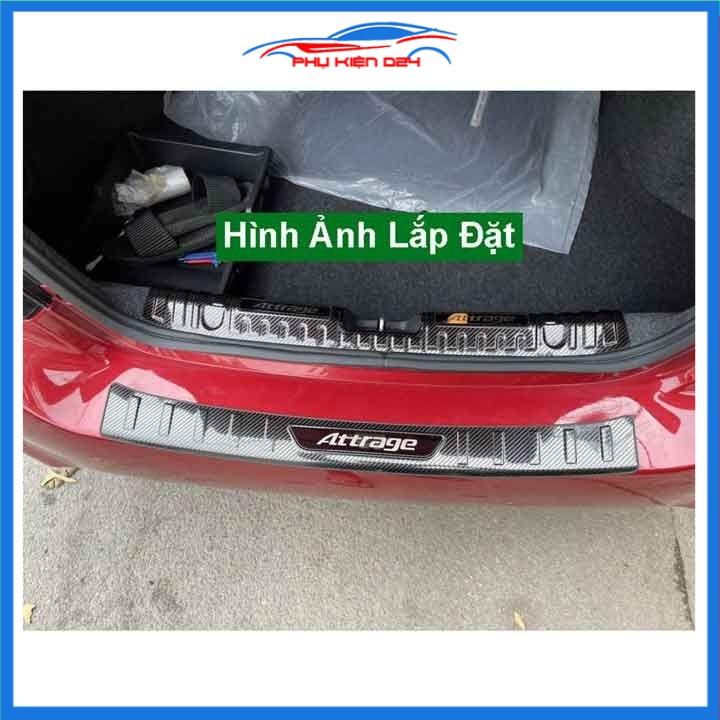 Ốp chống trầy cốp Attrage 2016-2017-2018-2019-2020 vân cacbon sáng bóng