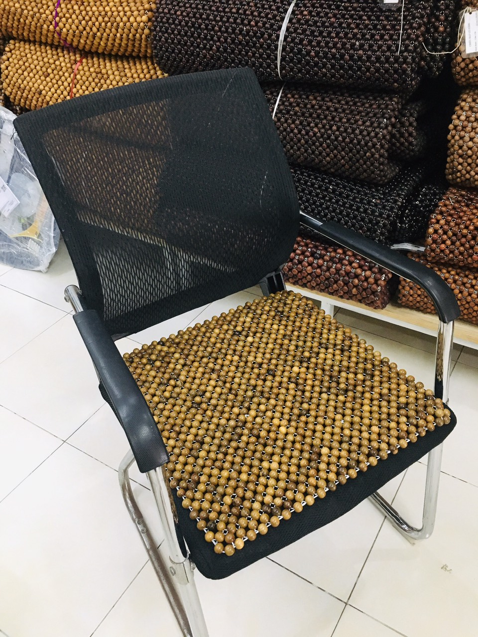 Đệm lót ghế văn phòng hạt gỗ Bách Xanh cao cấp