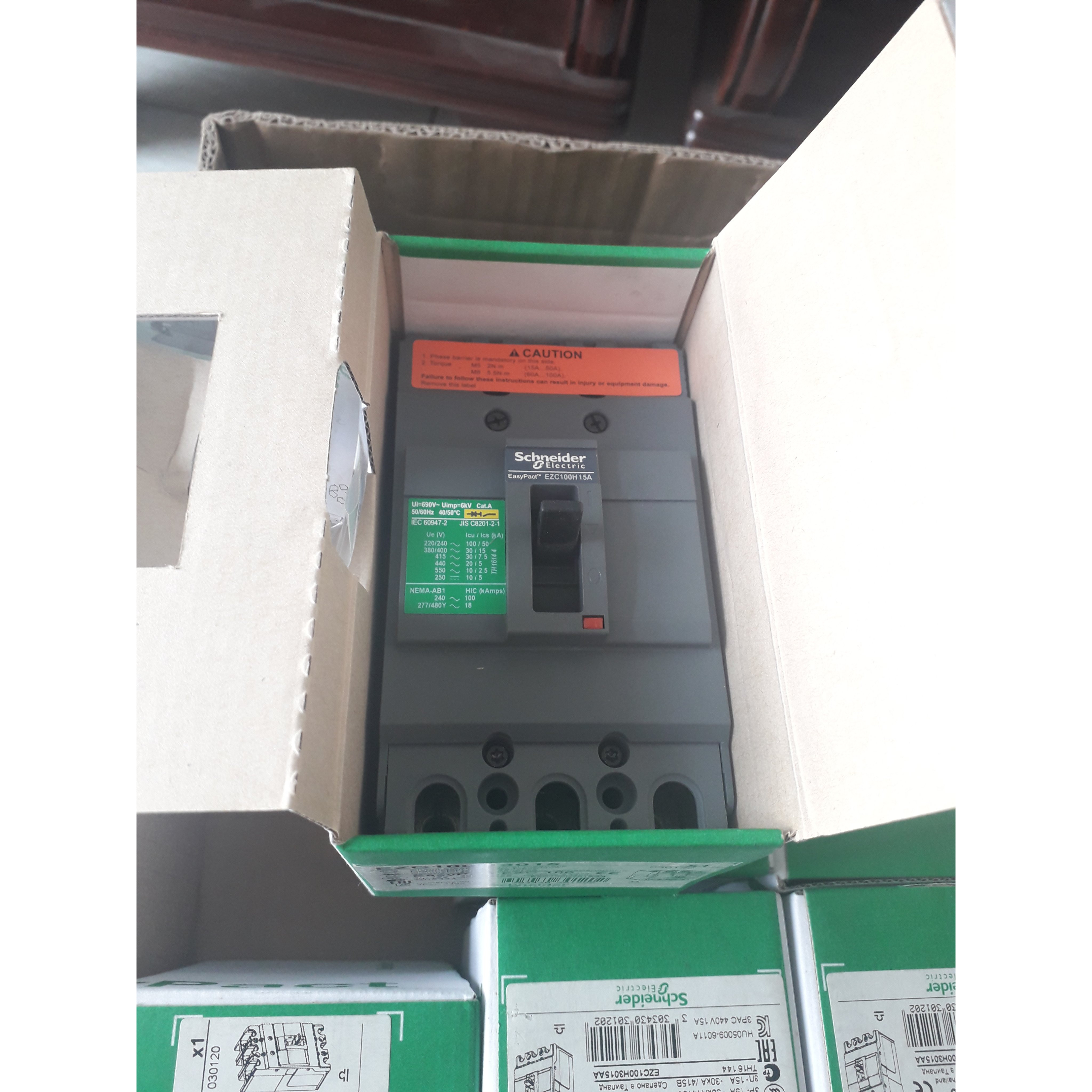 Cầu dao điện EZC100H3015 , 3P-15A , Icu 30kA