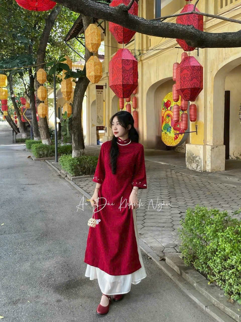 ÁO DÀI ĐỎ THÊU HOA VÀ CHÂN VÁY 2 LỚP