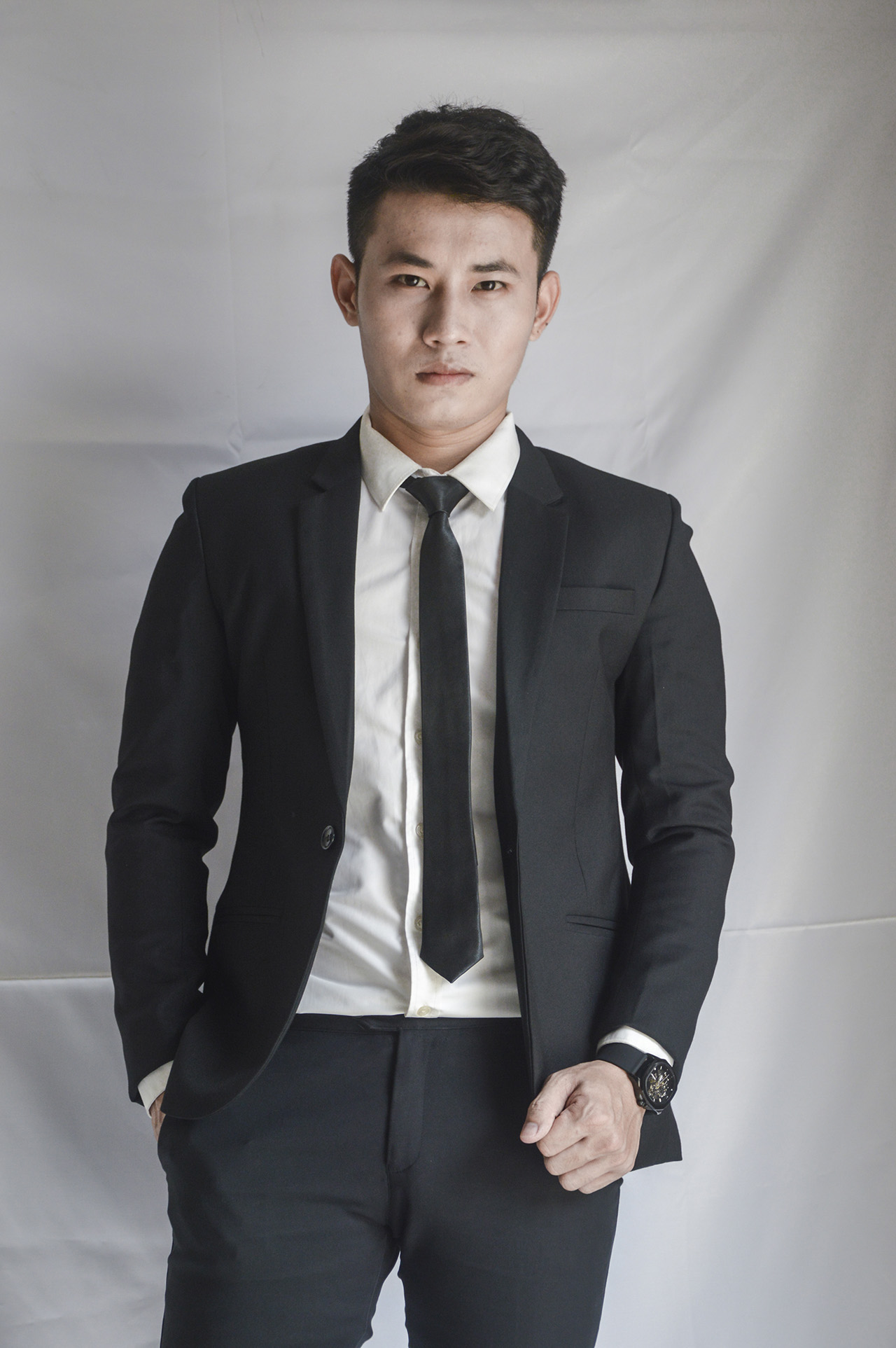Bộ vest nam màu đen form ôm body chất liệu vải mềm mịn tặng combo phụ kiện