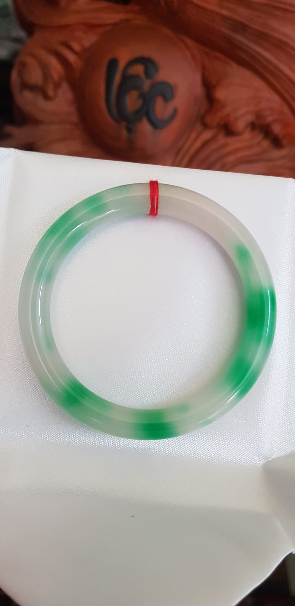 Vòng tay nữ đá Cẩm Thạch tự nhiên mới TR LÝ A Sịn 52mm x chột 8mm Vòng màu trắng vân xanh lý bóng đẹp nữ 50kg - 54kg đeo ạ