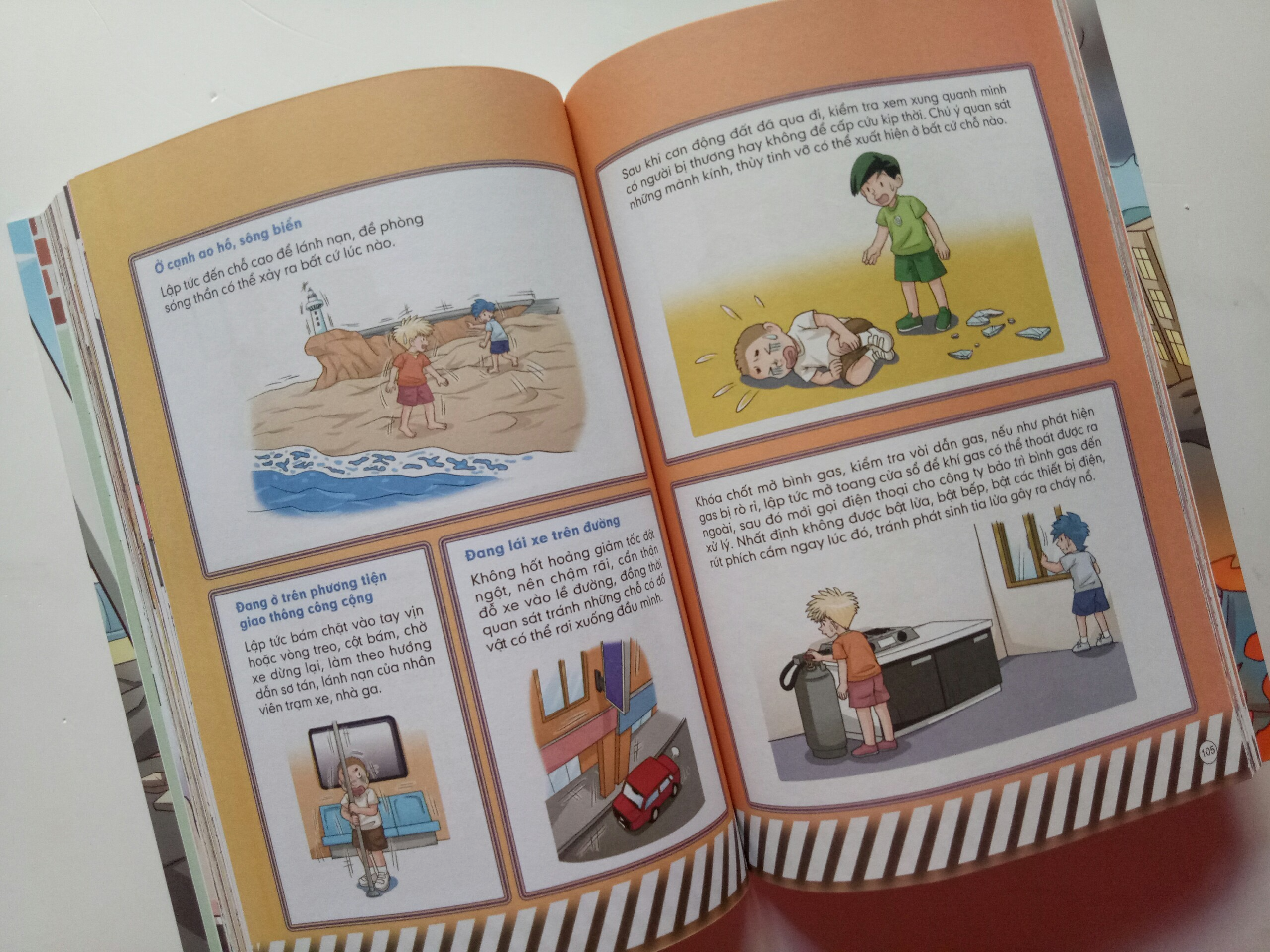 Sách - Thoát nạn trong tích tắc - Đối mặt với hỏa hoạn, lũ lụt, động đất - Dành cho bé từ 5-15 tuổi - Đinh Tị Books