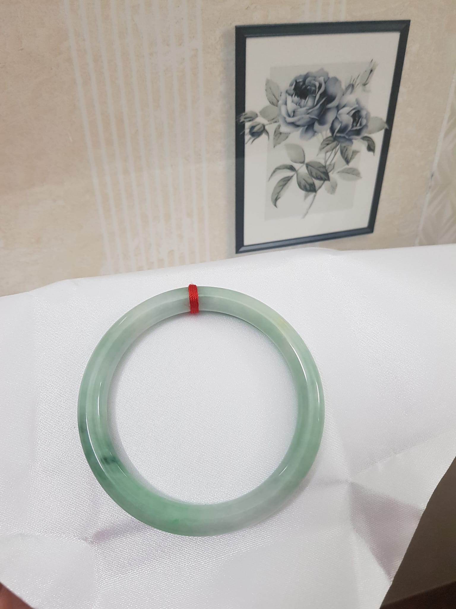 Vòng cẩm thạch Xanh Ngọc Mơ Đẹp 58mm x Dầy 8mm Chất liệu 100% đá cẩm thạch tự nhiên Màu xanh ngọc mơ nhẹ nhẹ bóng đẹp sang nữ 56kg - 68kg đeo đẹp ạ
