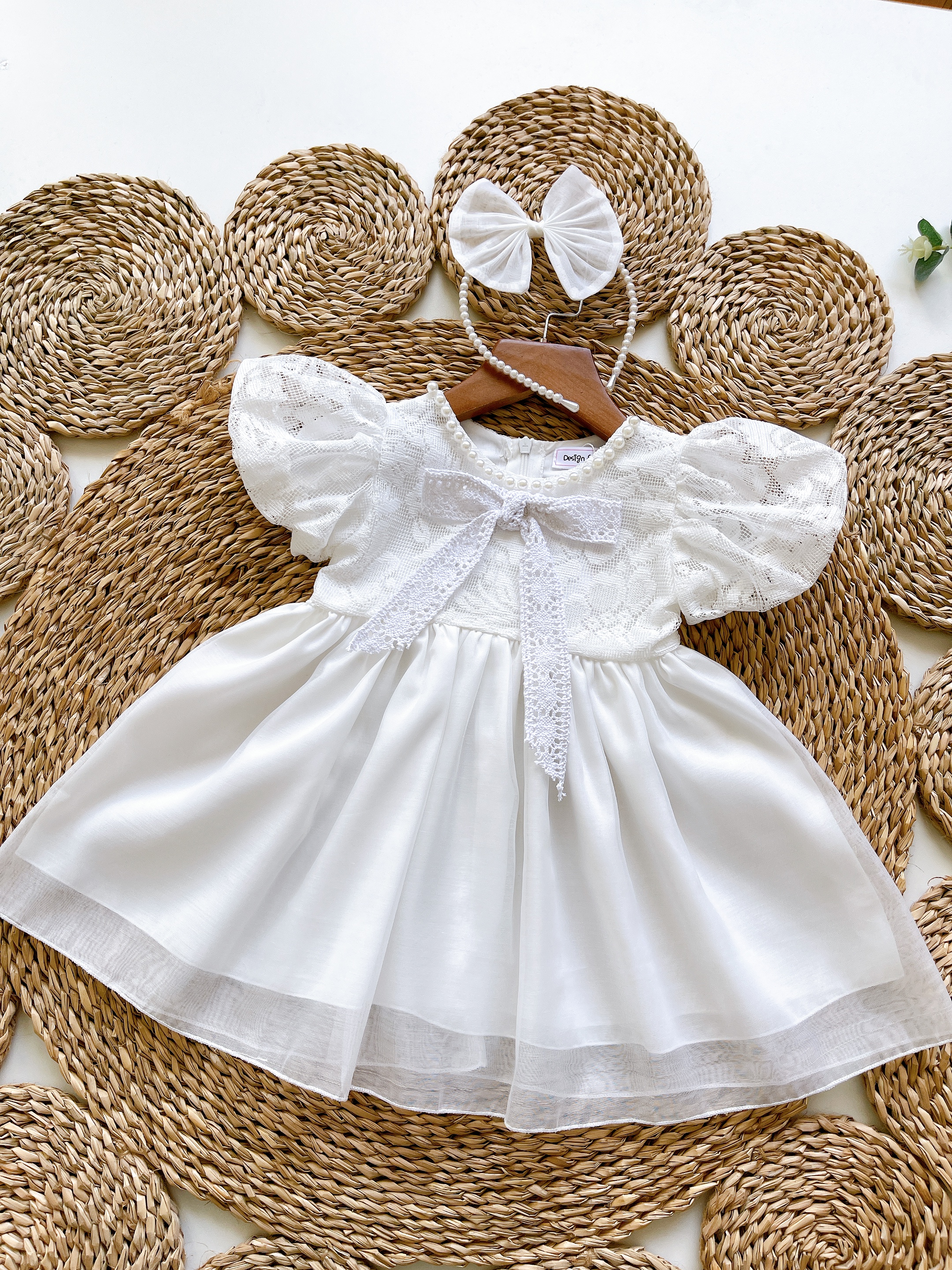 ￼[4-28kg] Váy Trắng Công Chúa Ren Cài NHÍM XÙ KIDS Cho Bé Gái 1 Tuổi Đến 8 Tuổi V080