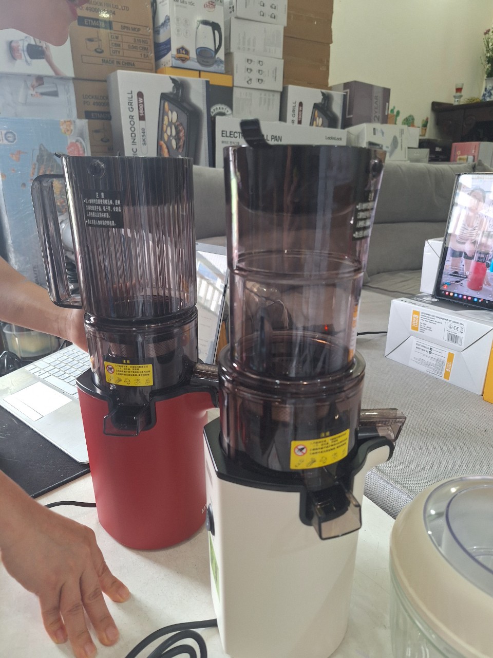 Máy Ép Chậm Nguyên Quả SAVTM JE-46 (Model 2024) Máy Ép Hoa Quả, Máy Ép Trái Cây Cỡ Lớn - Hàng Nhập Khẩu - JE-46 - Màu ngẫu nhiên