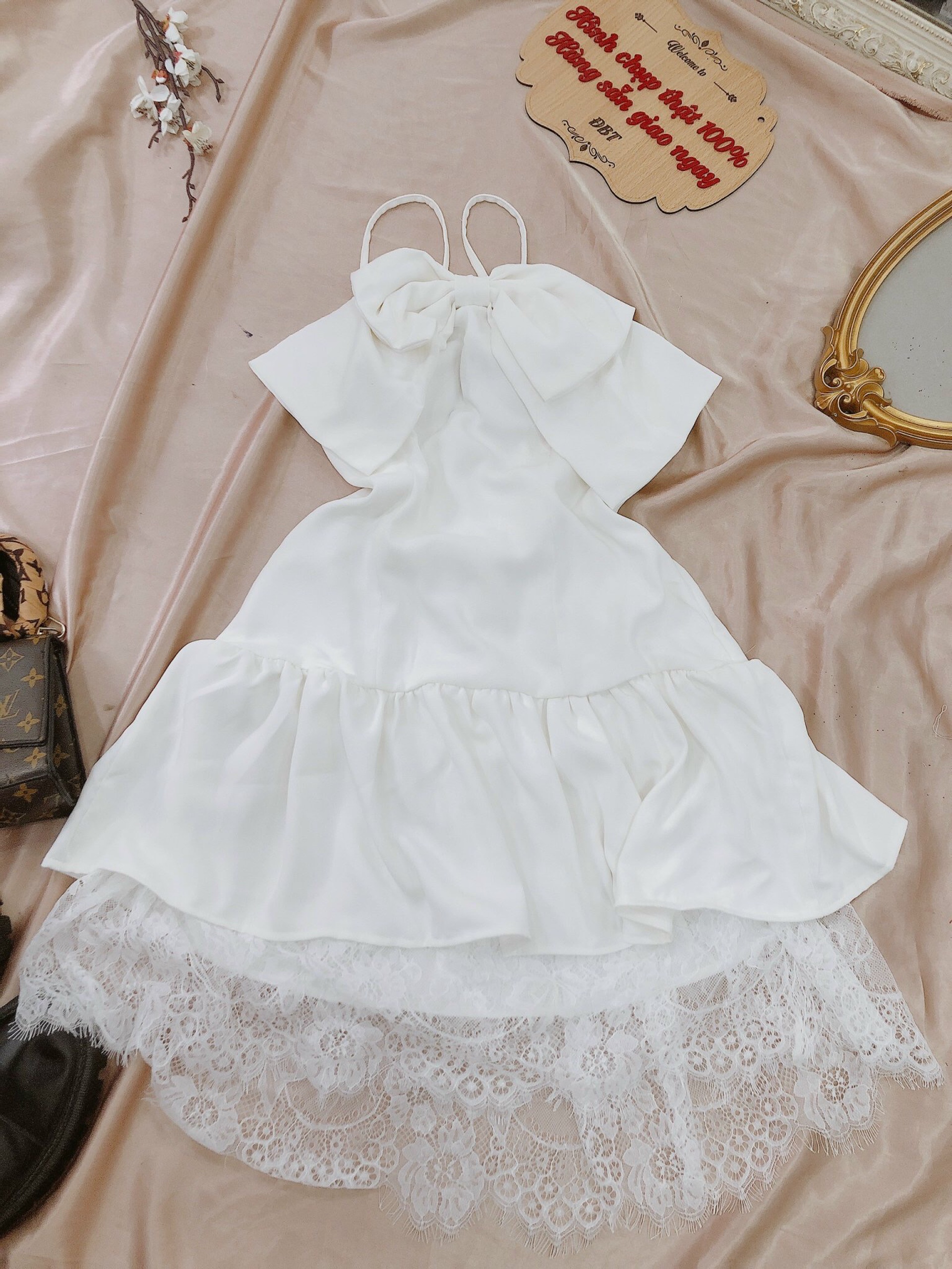 Đầm trắng 2s nơ phối chân ren