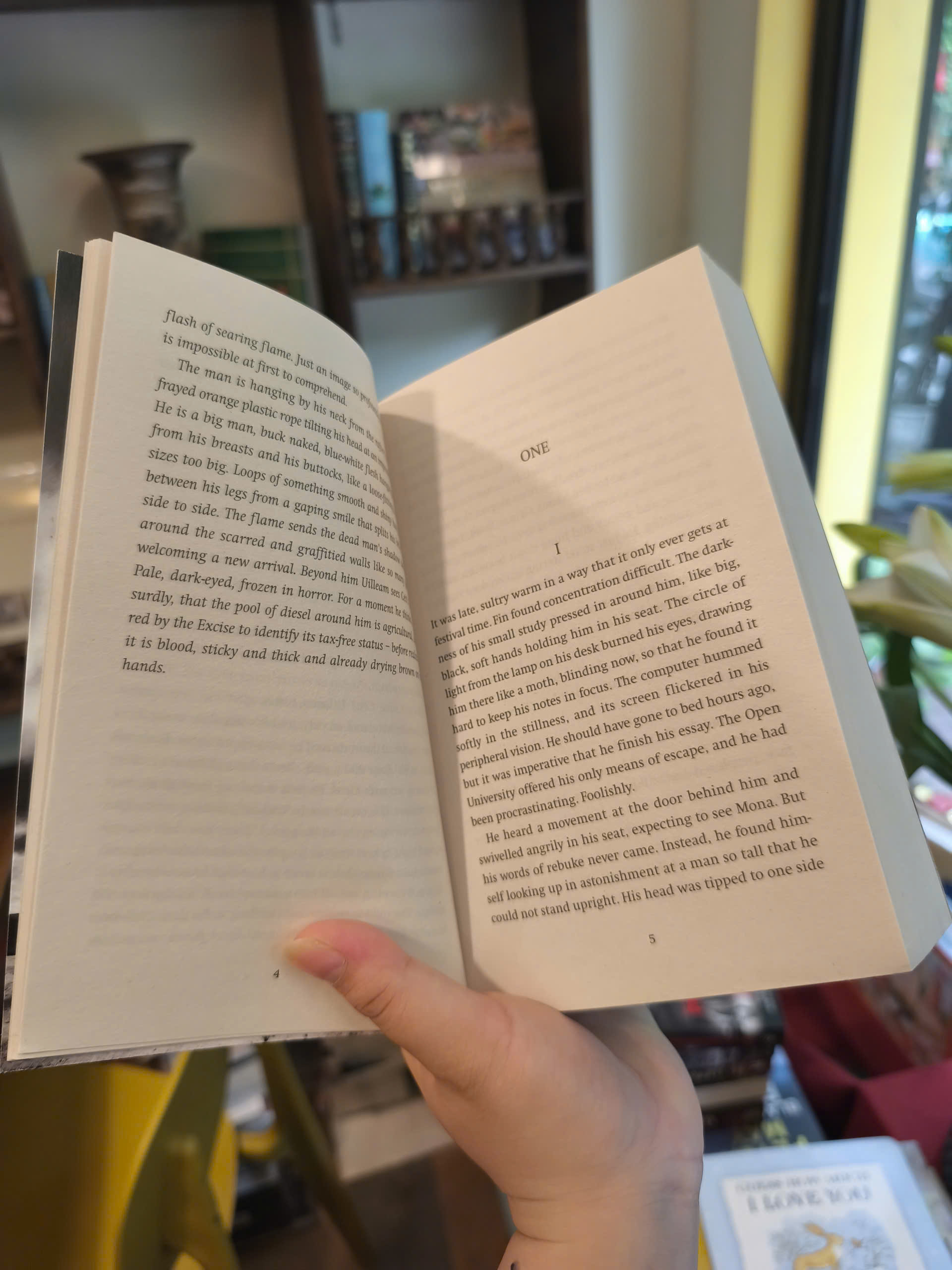 Sách - The Blackhouse (Lewis Trilogy Book #1) by Peter May | Mystery / Crime / Ngoại văn Nhập khẩu