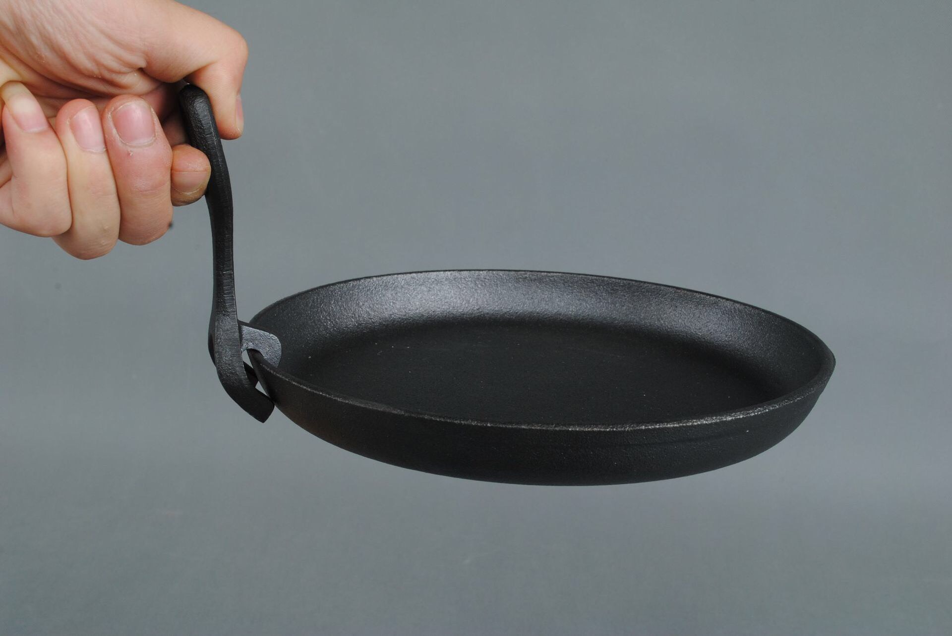 Chảo Gang Tròn + Gắp Cao Cấp