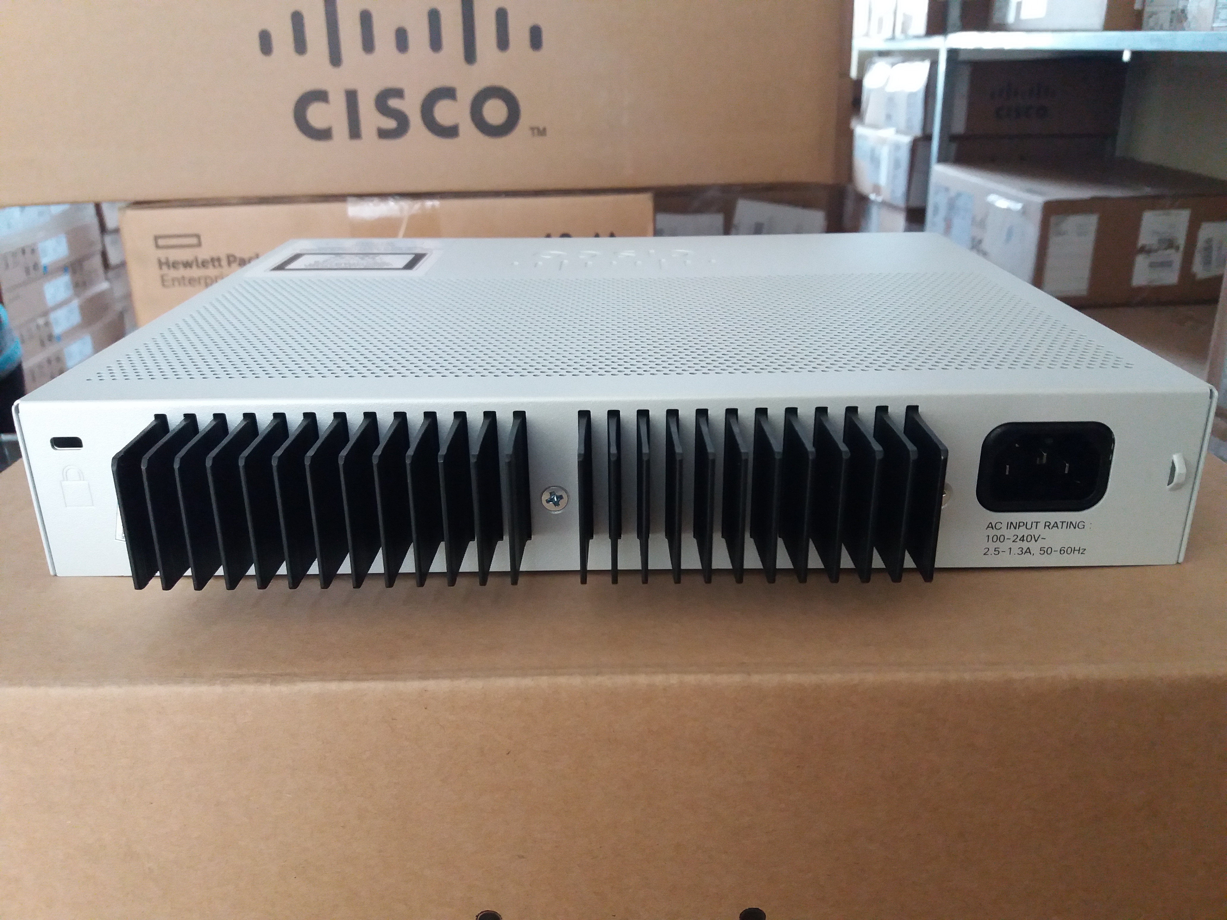 Switch Cisco WS-C2960L-16PS-LL 16 port GigE PoE 2x 1G SFP LAN Lite - Hàng Nhập Khẩu