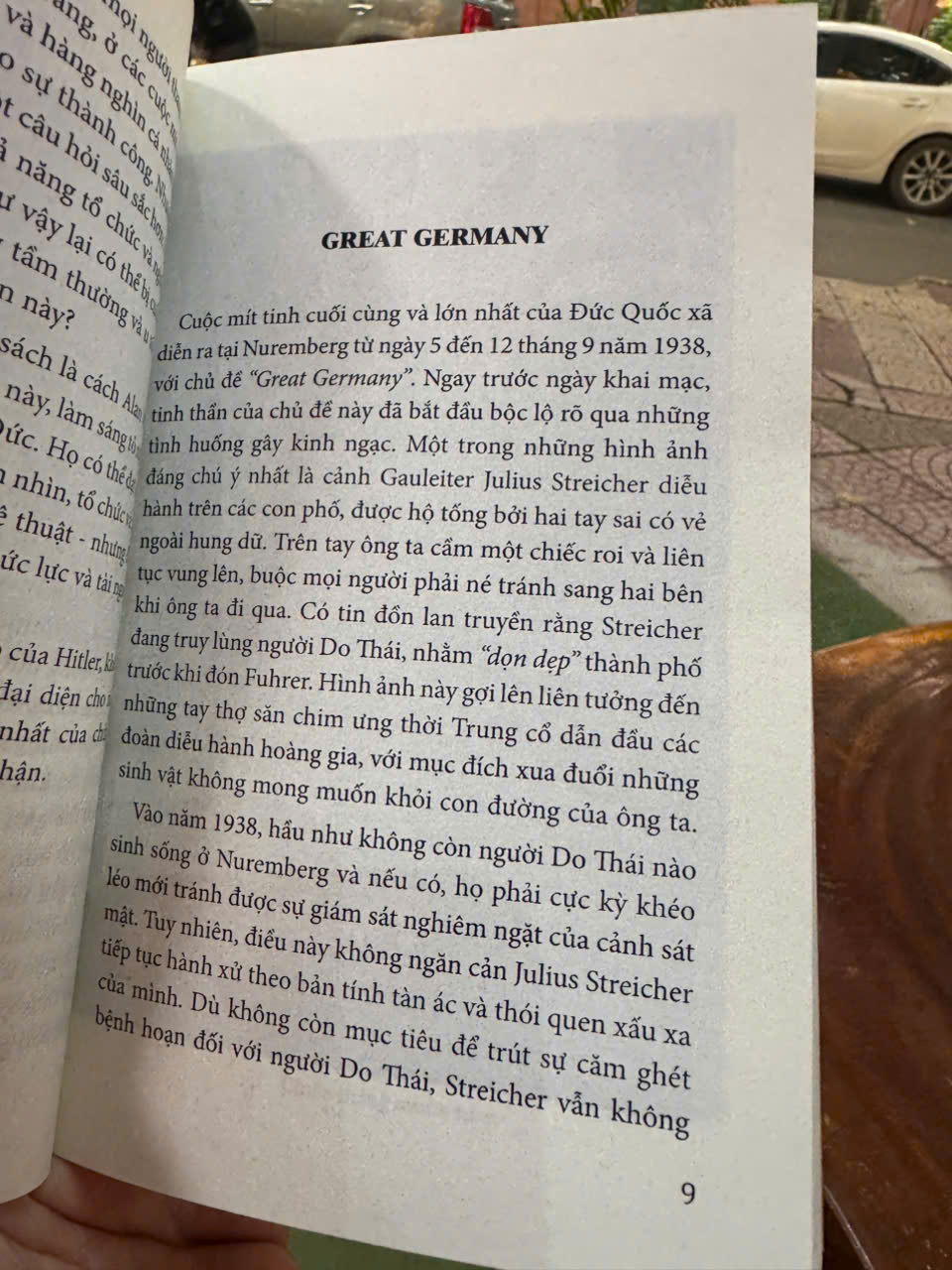 CÁC CUỘC MÍT TINH NUREMBERG – Alan Wykes – Hồng Nhung dịch - Miền Trung - NXB Thuận Hóa