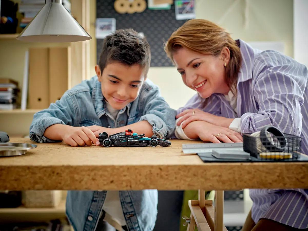 Đồ Chơi Lắp Ráp Xe Đua Mercedes-AMG F1 W15 - Lego Speed Champions 77244 (267 Mảnh Ghép)