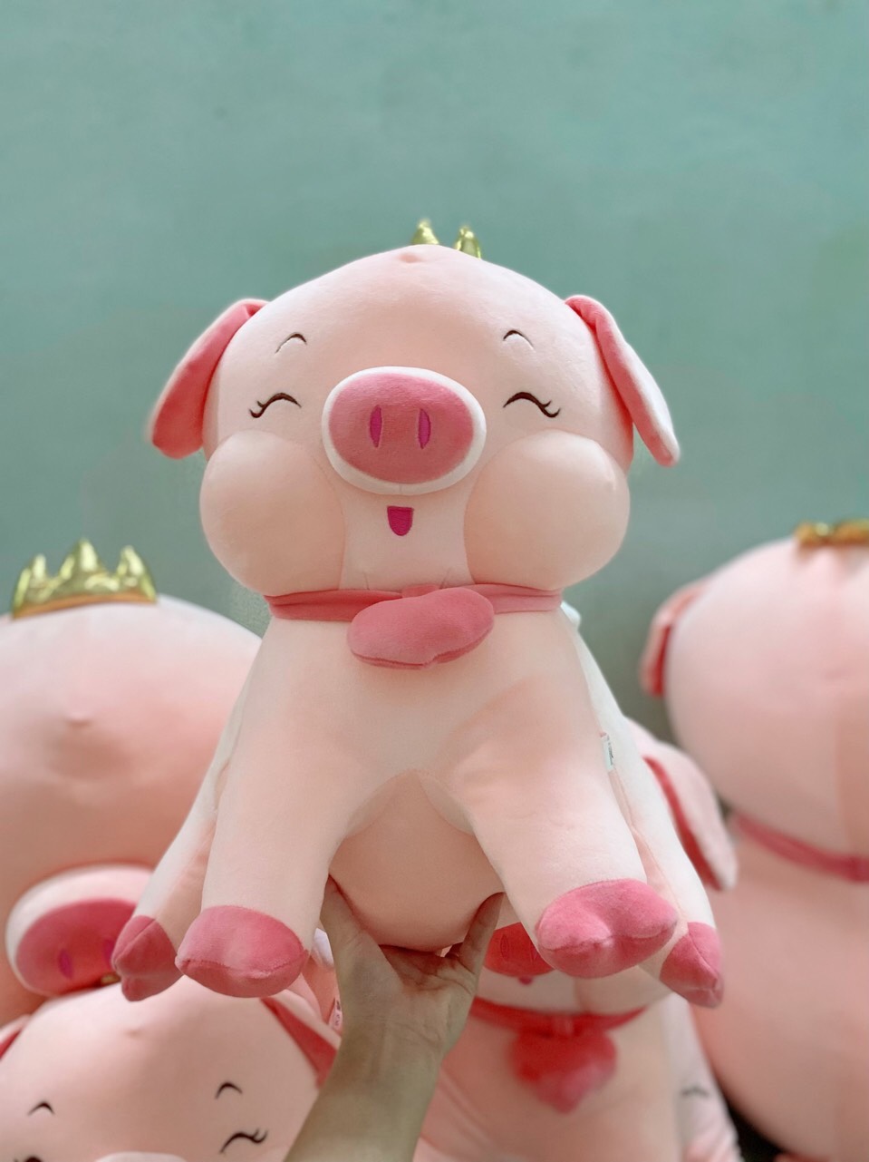Thú nhồi bông Heo ngồi dây tim vương miện