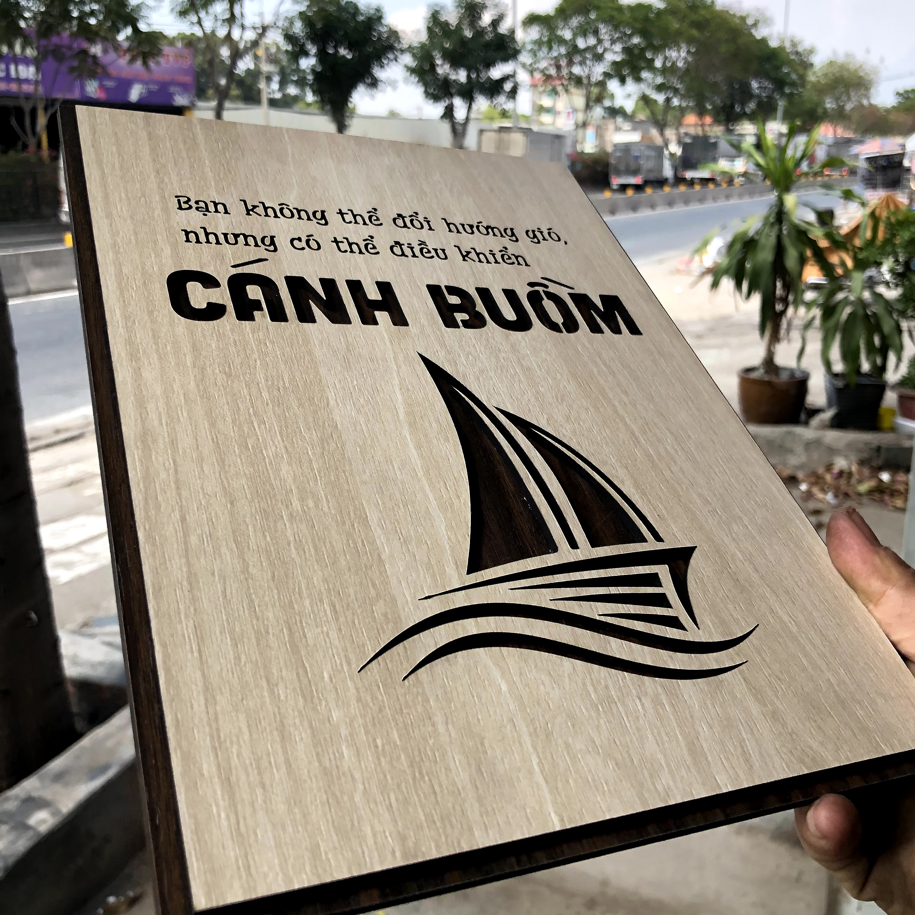 Tranh slogan câu nói hay truyền động lực sống tích cực TBIG032 "Bạn không thể đổi hướng gió, nhưng có thể điều khiển cánh buồm"