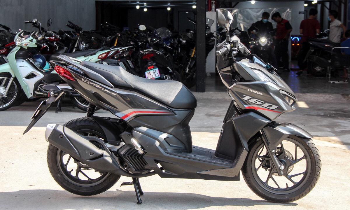 THẢM SÀN CHÂN DÙNG CHO XE VARIO 2022 2023 - 160cc CACBON