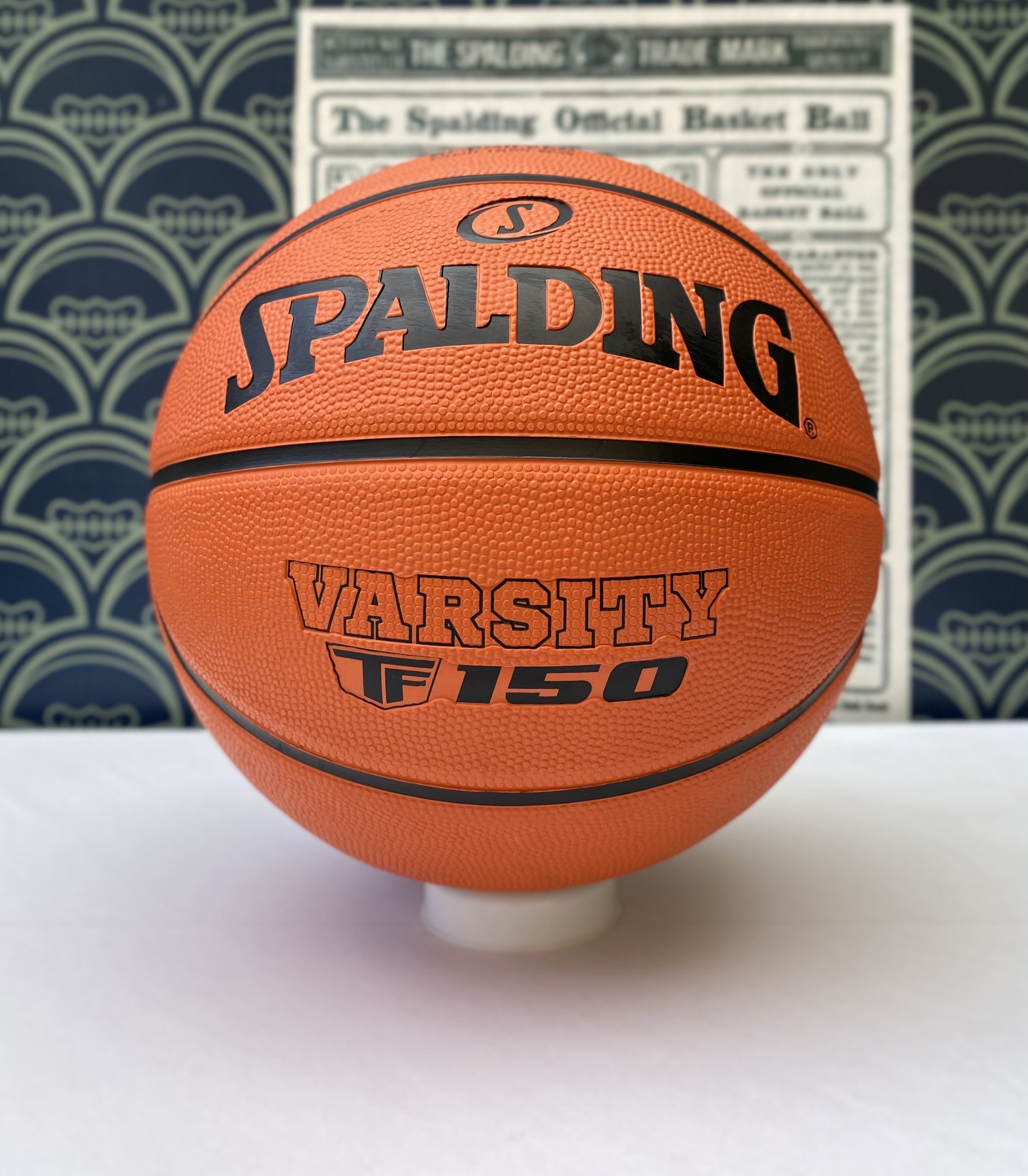 Bóng rổ Spalding Varsity TF150 Size 7 cao su phù hợp trong luyện tập và thi đấu + Tặng bộ kim bơm bóng và lưới đựng bóng
