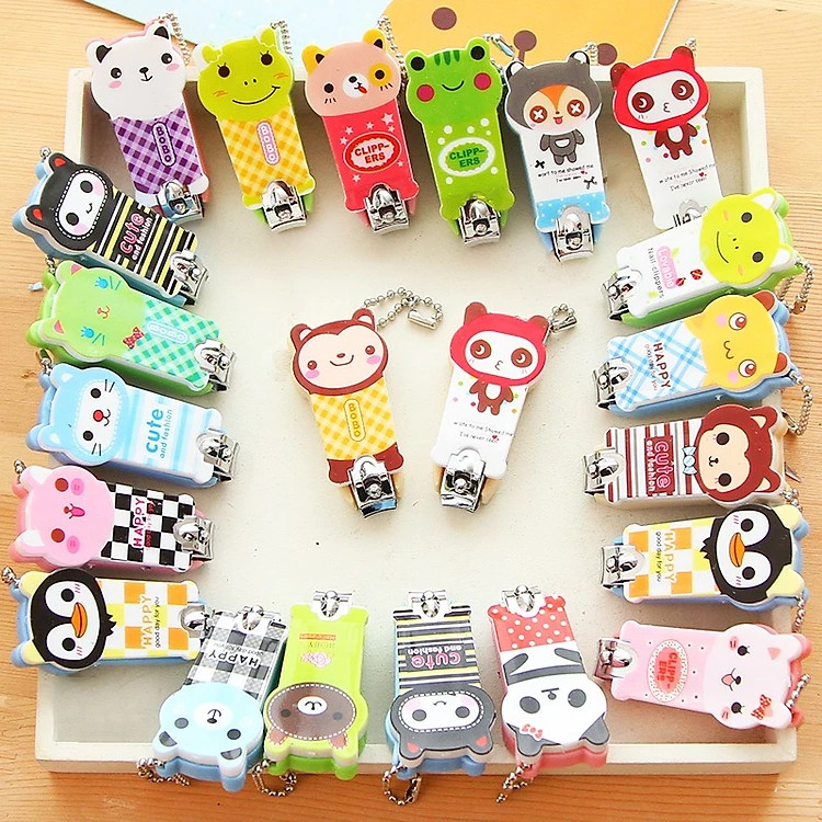 Bộ Đồ Chơi Cắt Giấy Thủ Công Cho Bé: 240 Giấy Màu Và 2 Kéo Nhựa Cắt An Toàn Tiện Dụng - Tặng kèm 1 bấm móng tay hoạt hình cho bé GROFA