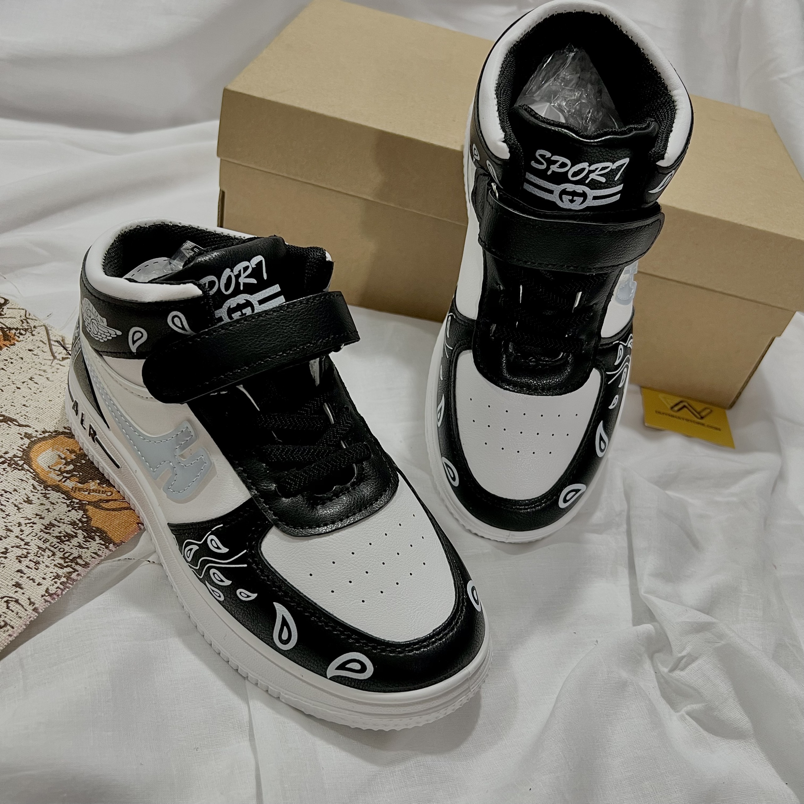 Giày Thể Thao Bé Trai Gái Trắng Đen Cổ Cao Duy Nhật Store Size Lớn Nhiều Màu Bonsai Uzzang Đẹp Đế Cao Êm Sneaker Bata