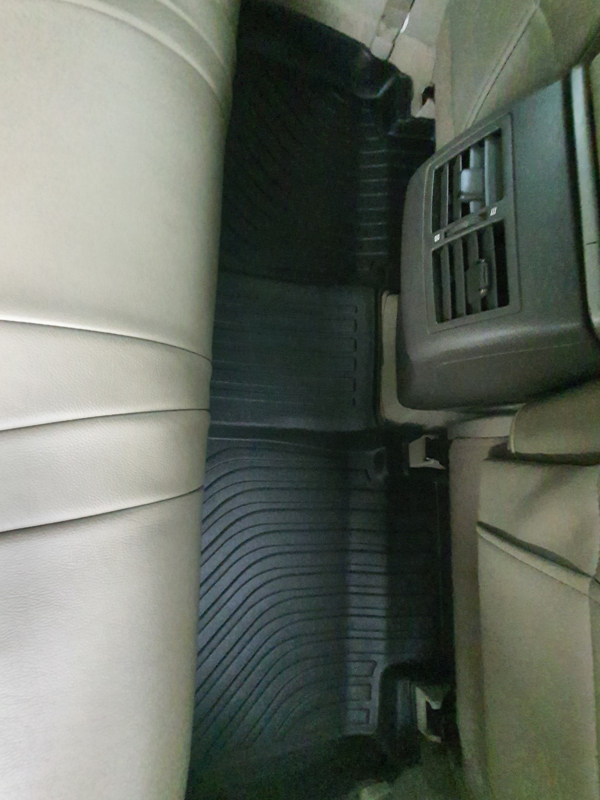 Thảm lót sàn xe ô tô Toyota Camry 2012- 2017  chất liệu TPE thương hiệu Macsim màu đen