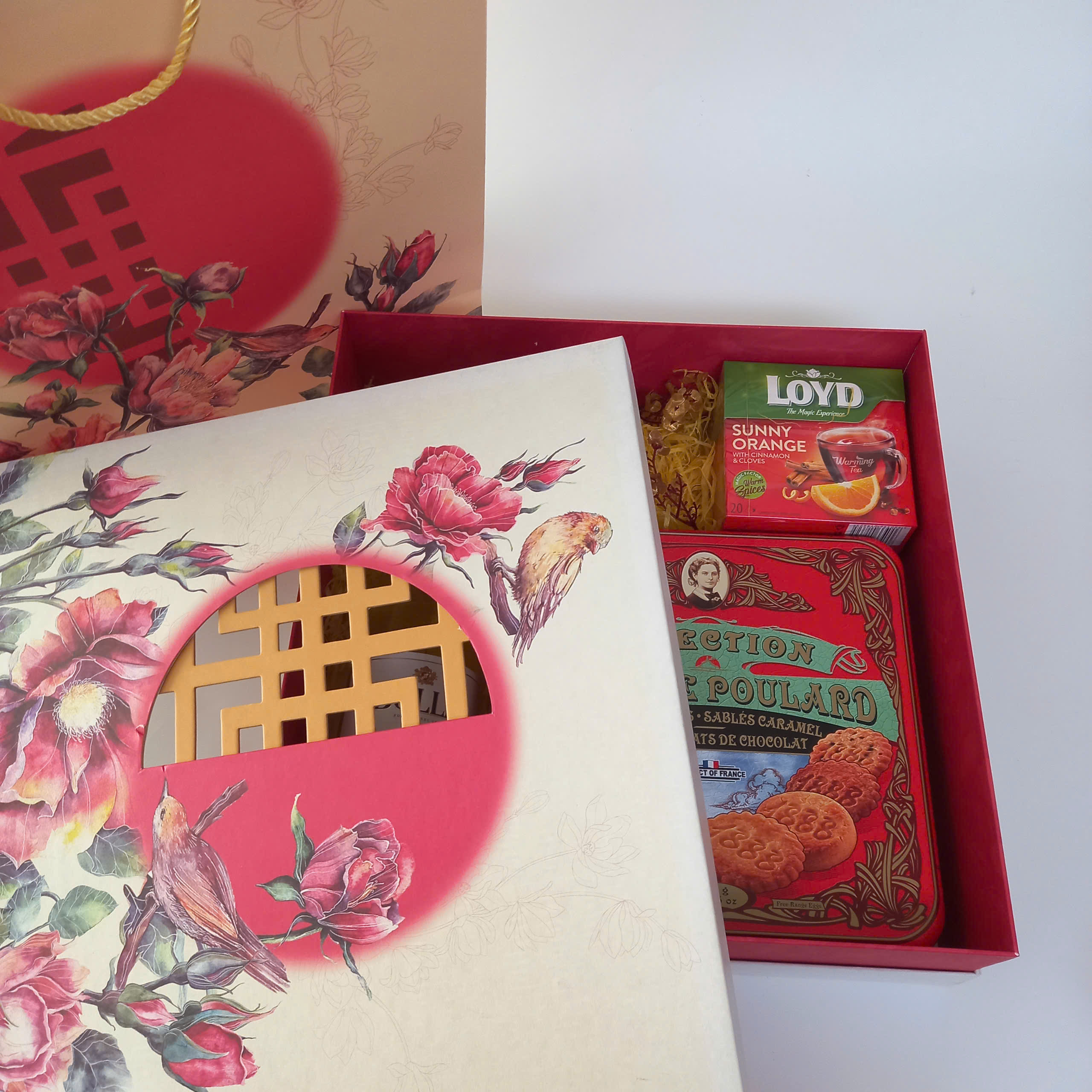 Hộp quà tặng, Hộp quà tết, Hộp bánh kẹo, Giỏ quà tết Sài Gòn Gourmet 2025- SGGM2025HQ01 [kèm thiệp chúc tết và túi giấy]