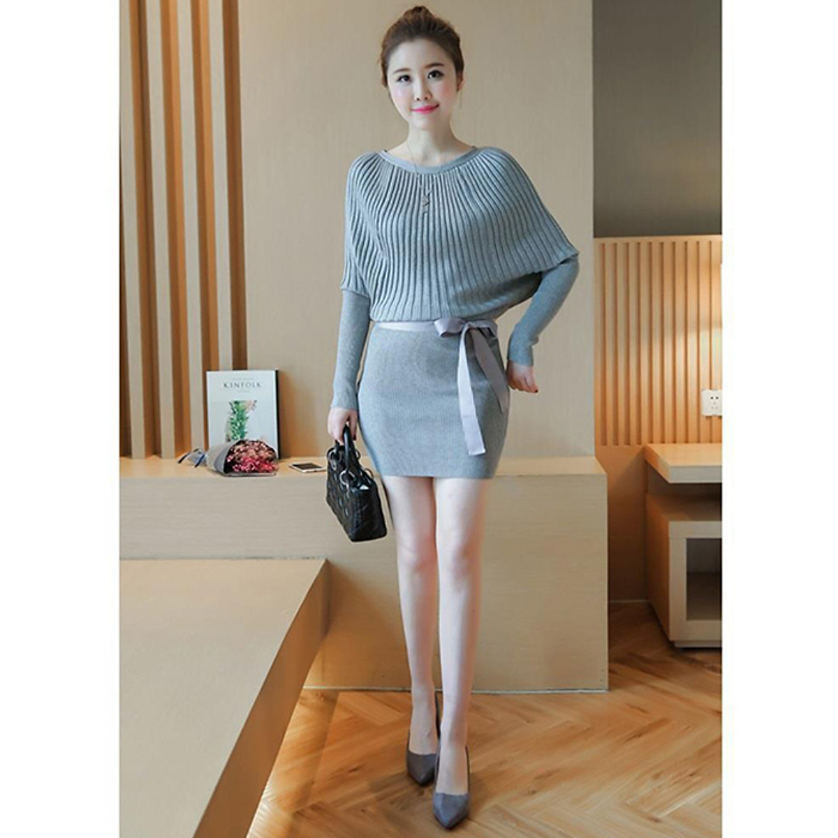 Đầm len dáng ôm tay cánh rơi trẻ trung