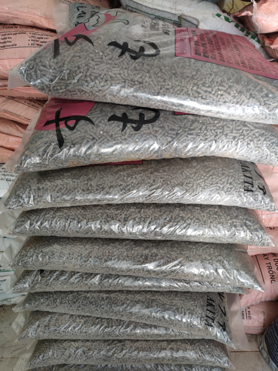 Gói 1kg - Phân đạm gà dạng viên nén cao cấp nhập khẩu từ Nhật Bản.