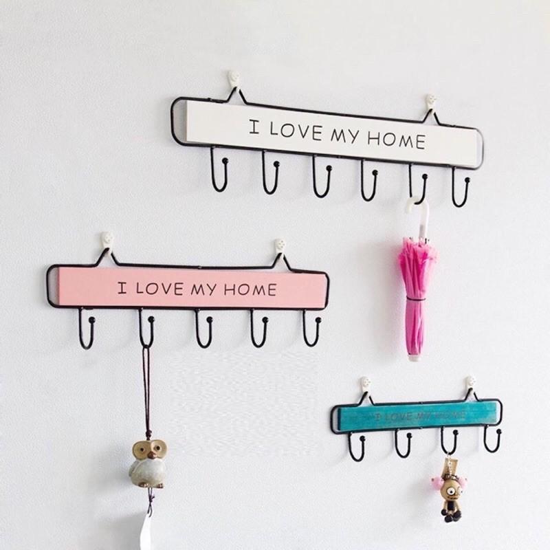 Móc treo đồ trang trí gắn tường chữ I LOVE MY HOME bằng gỗ -Móc treo decor dán tường loại 4 móc.
