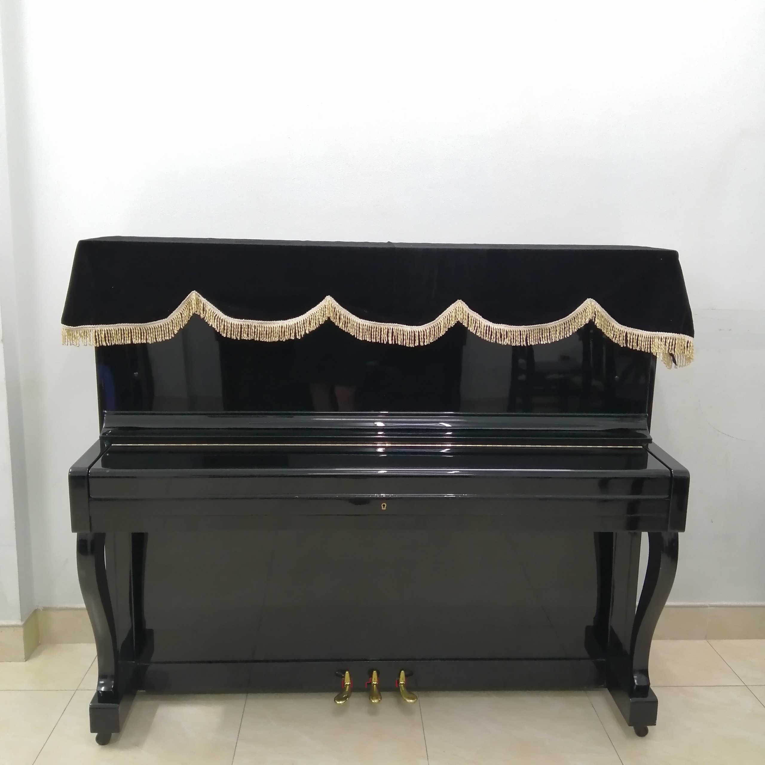 KHĂN PHỦ ĐÀN PIANO CƠ NHUNG MÀU ĐEN LOẠI 1 MAY 2 LỚP TUA RUA VÀNG SANG TRỌNG