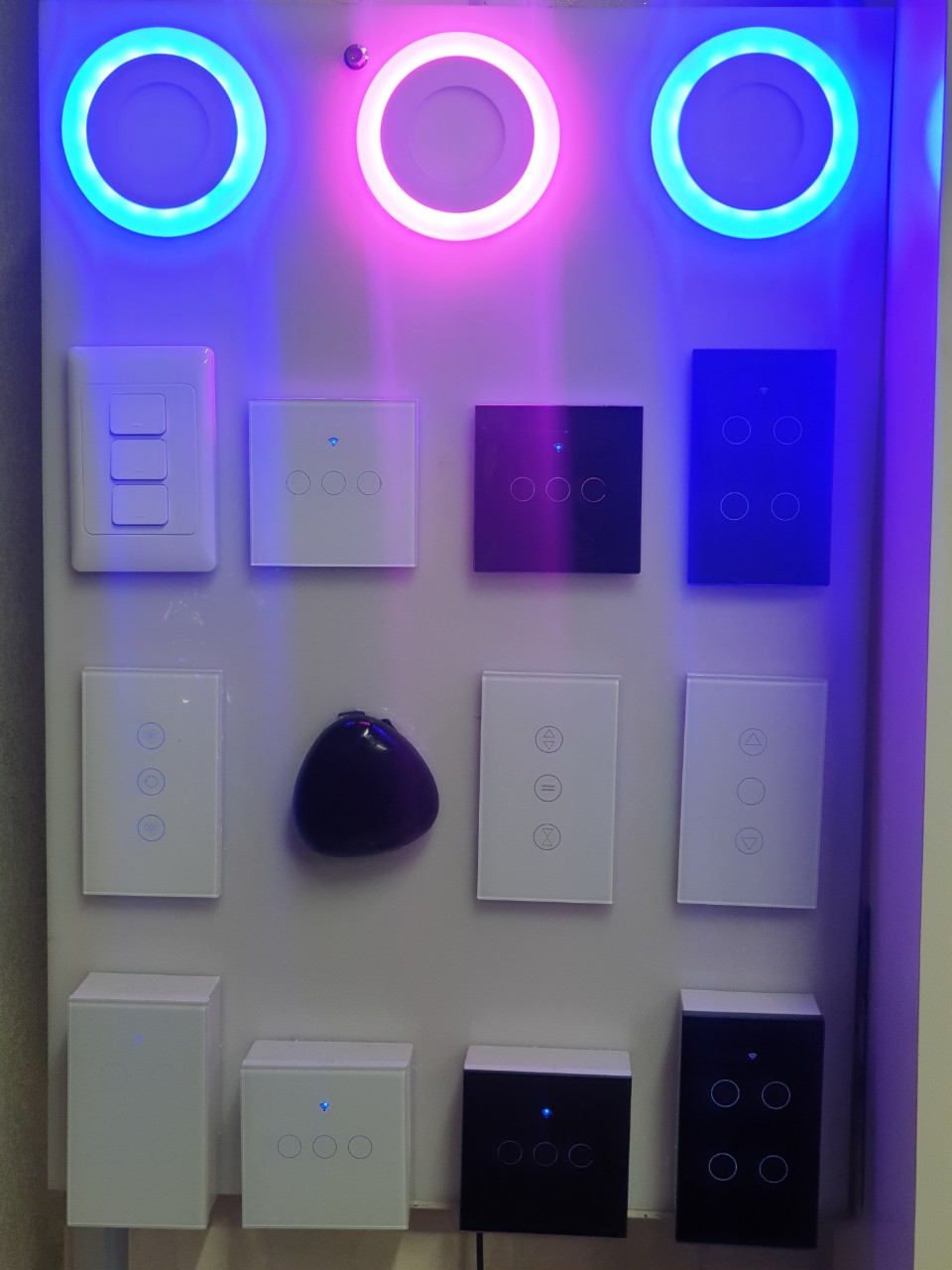 Công tắc cảm ứng Wifi thông minh 2 nút nhấn - hình vuông màu trắng - Hàng nhập khẩu