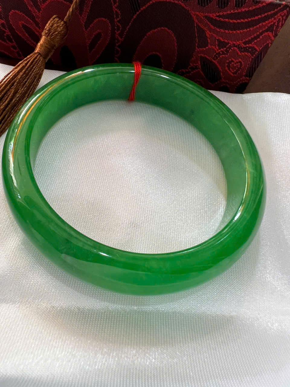 Vòng Tay Nữ Đá Cẩm Thạch Bản Hẹ ĐL Ni 55mm Cao 12mm Dầy 7mm Vòng màu Xanh lá tươi sáng bóng đẹp nữ 53kg - 58kg đeo xinh đẹp sang tay món quà tặng mẹ tặng nữ ý nghĩa ạ