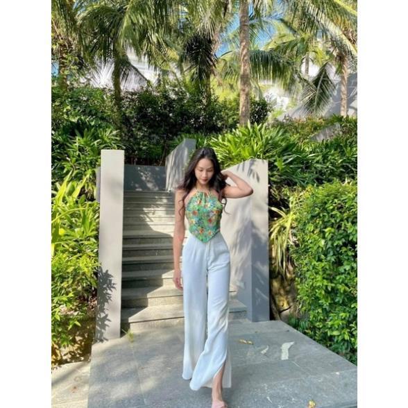 Set áo croptop cổ yếm hoa xanh lá cột dây lưng kèm quần suông trắng