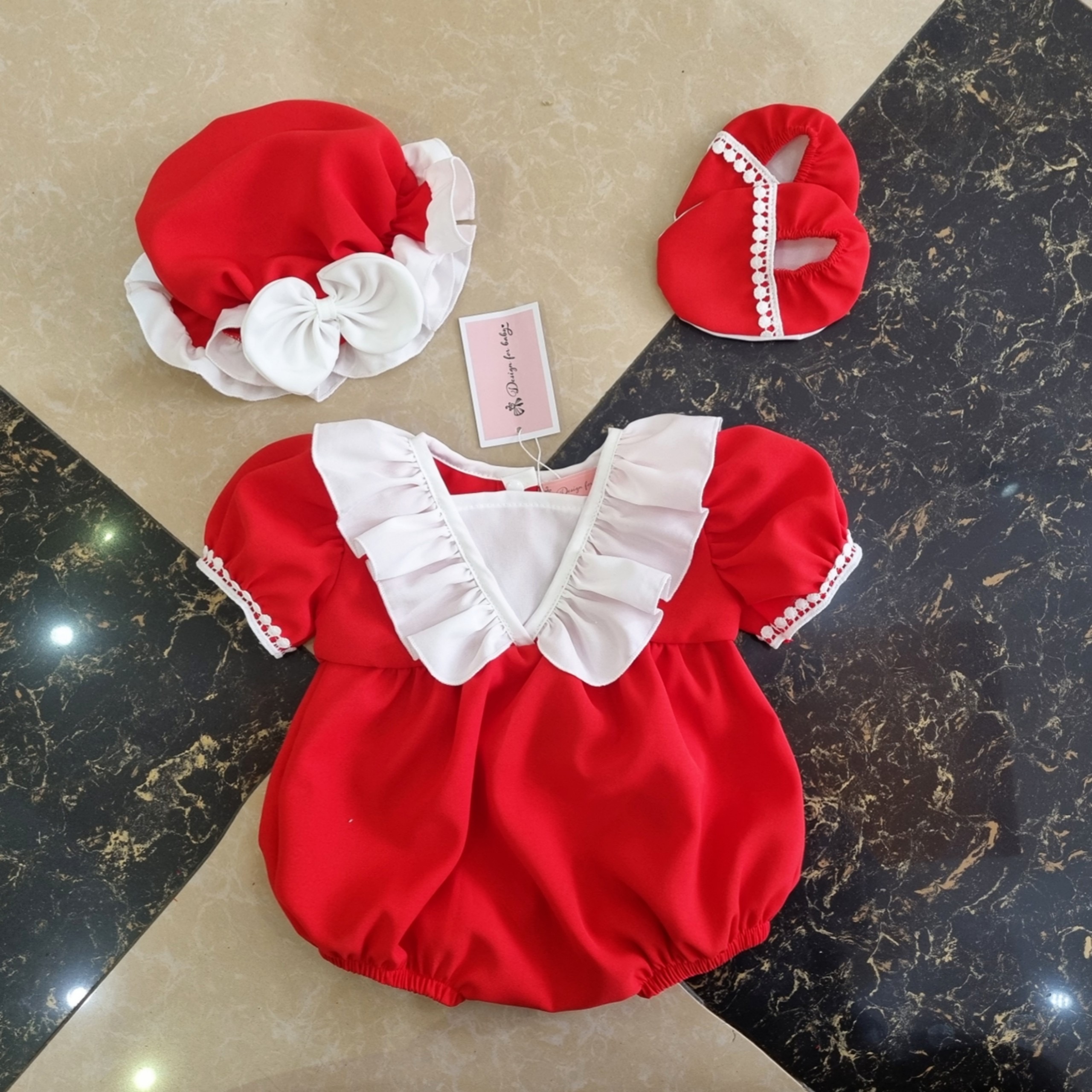Body Đỏ Cổ Trắng Bé Gái 3 Đến 12kg, Bodysuit Chất Đũi Chun Mát Rượi