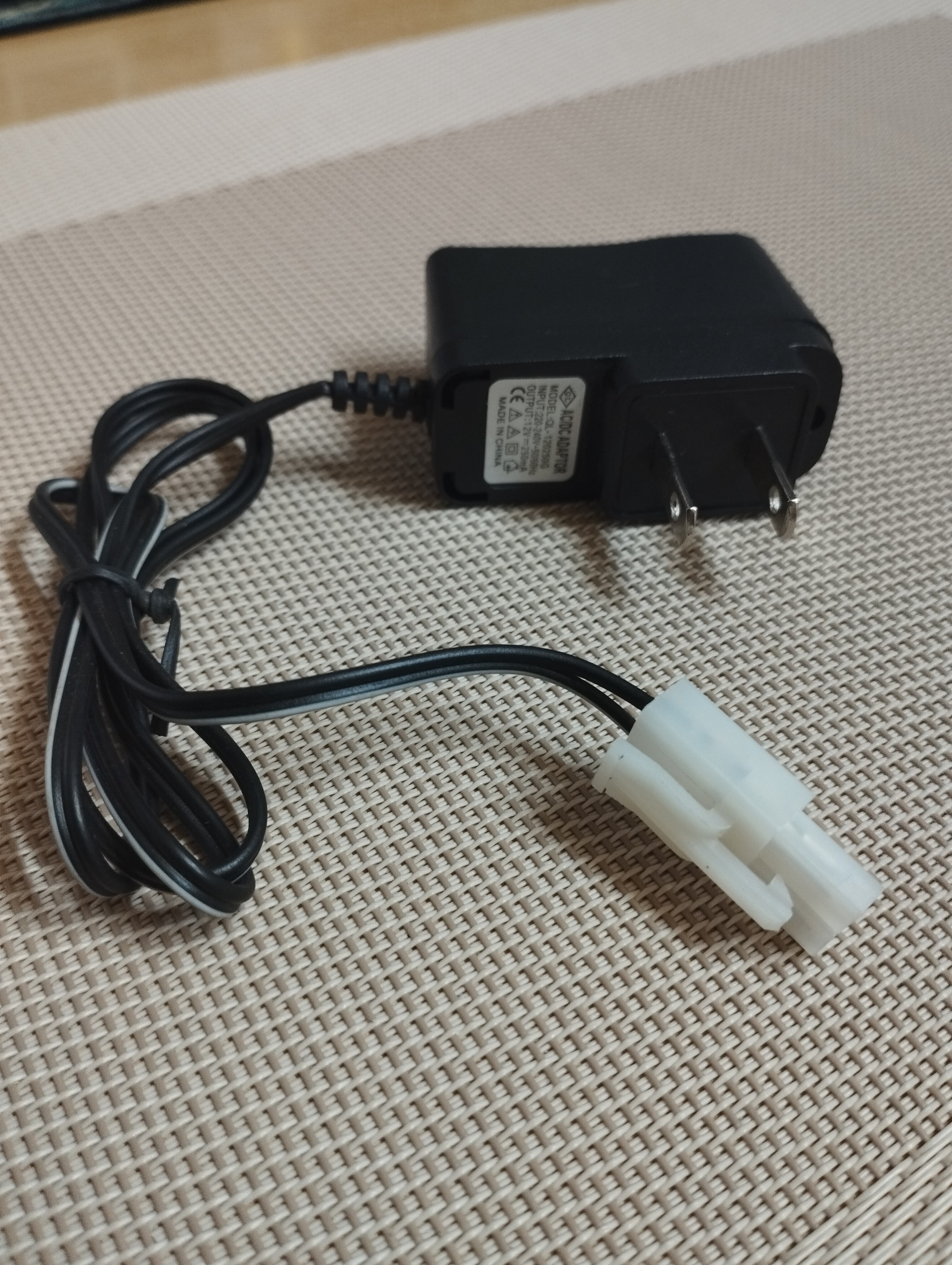Củ sạc pin điện áp 12V 250mA chân cắm KET 2P