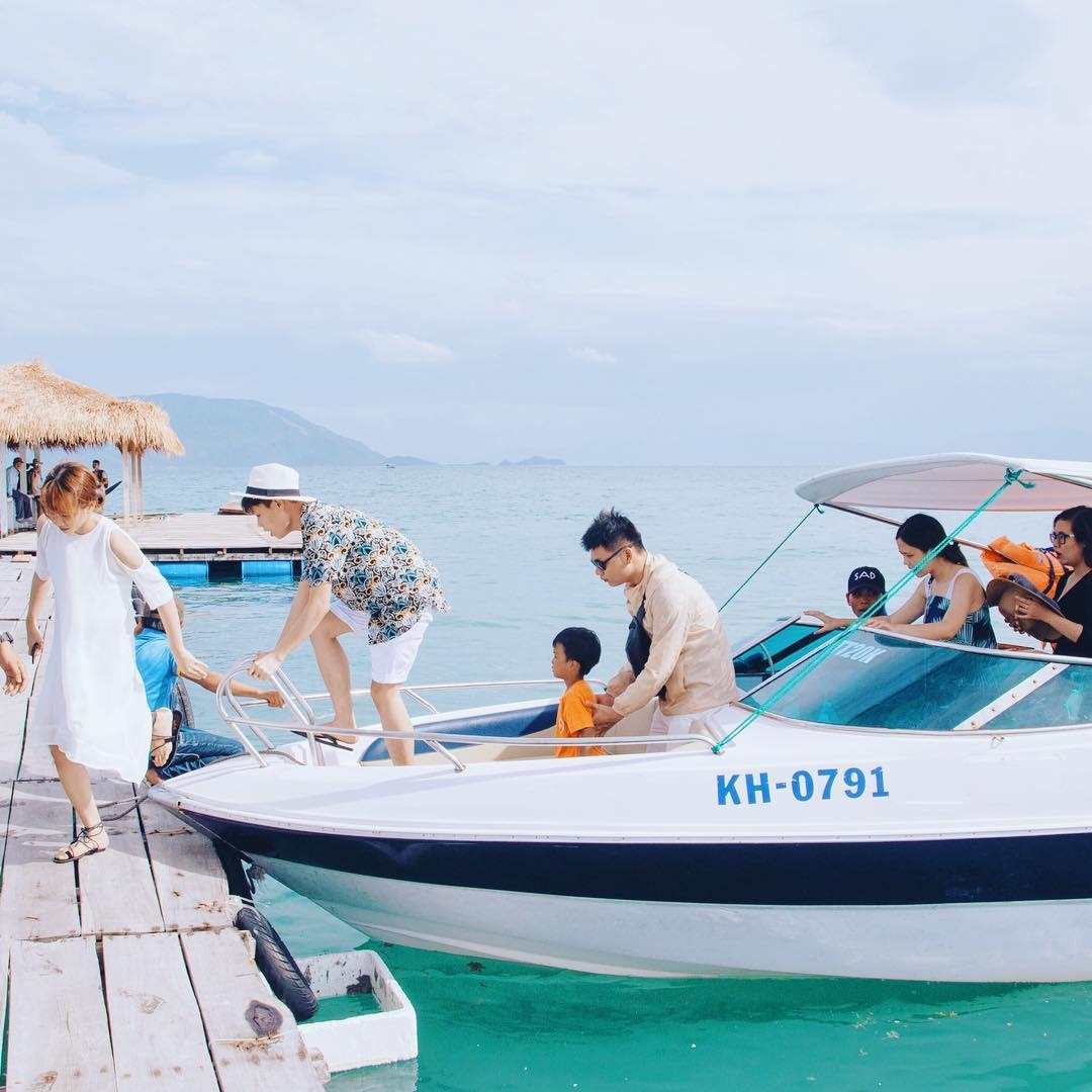 Tour Nha Trang 01 Ngày Bằng Cano: Du Ngoạn Vịnh - Đảo Robinson - Tiệc Nổi Trên Biển, Khởi Hành Hàng Ngày