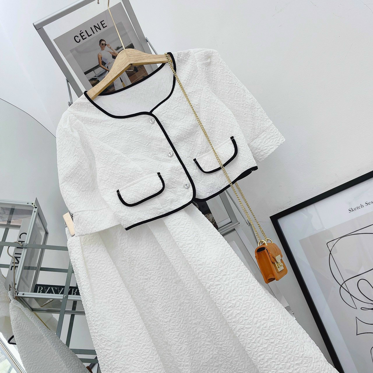 Set áo crop top nút cài và chân váy vải xốp mặc mát