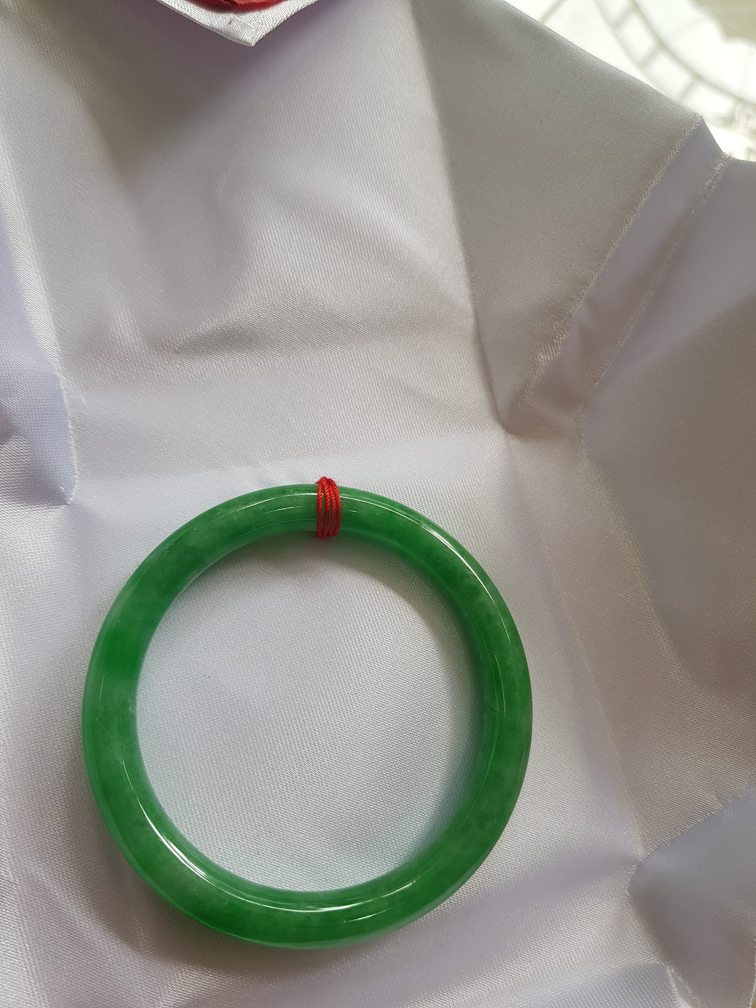 Vòng tay nữ đá cẩm thạch Đậu Nở Sao 52mm x 7,2mm  Màu Xanh đậu lá tươi nhẹ nhàng bóng đẹp  Nữ mệnh Mộc, Hỏa, Thủy 50kg-57kg đeo ạ