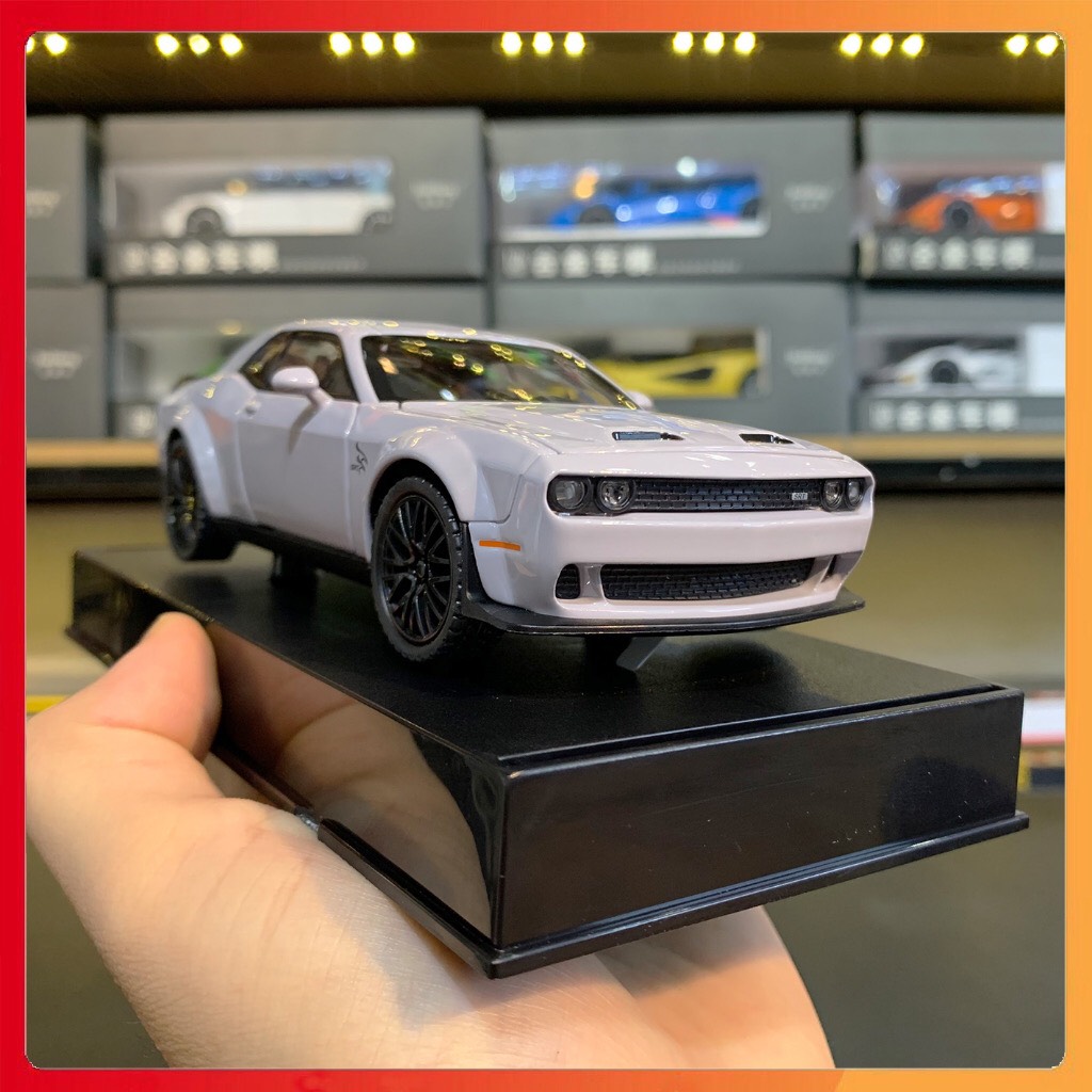 Mô hình xe Dodge Challenger SRT Hellcat 2023 tỉ lệ 1:32 Double Horses - Màu trắng