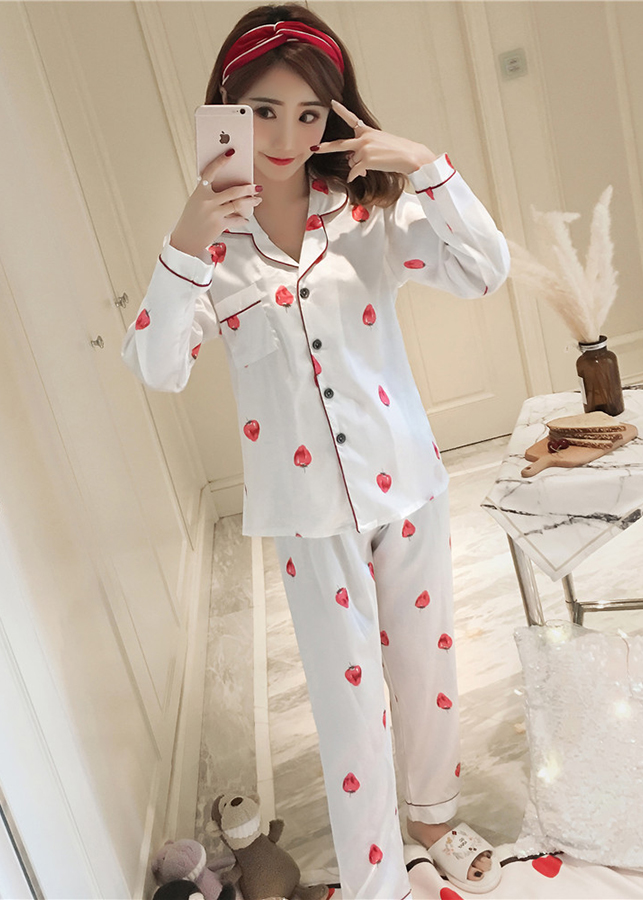 Bộ đồ mặc nhà nữ phi lụa hoạ tiết trái dâu cực xinh CDANP13