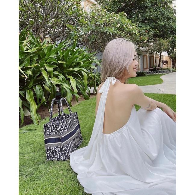 Váy Đầm Maxi Cổ Yếm 2 Tầng Hở Lưng Màu Trắng Mặc Đi Biển Xinh