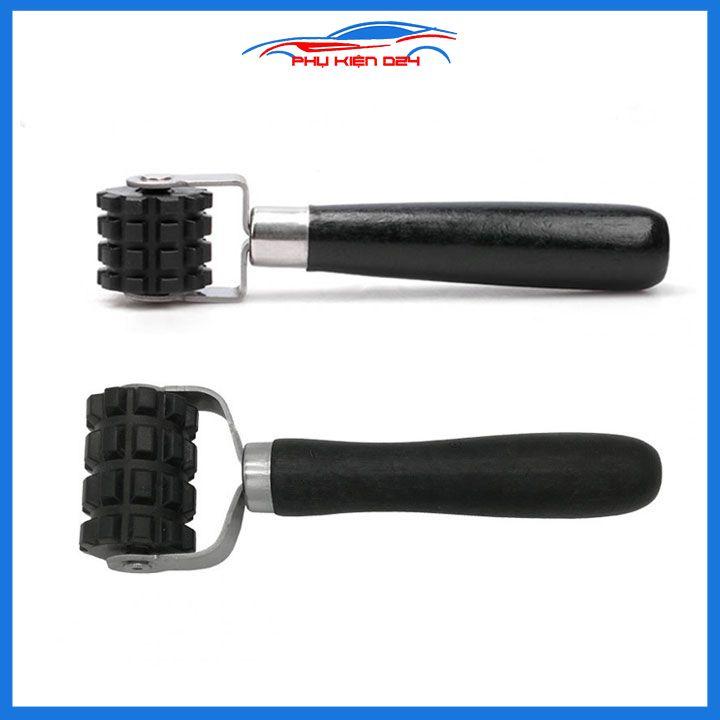 Con lăn gồ bánh xe chuyên dụng dán cách âm cho ô tô loại bánh có gai